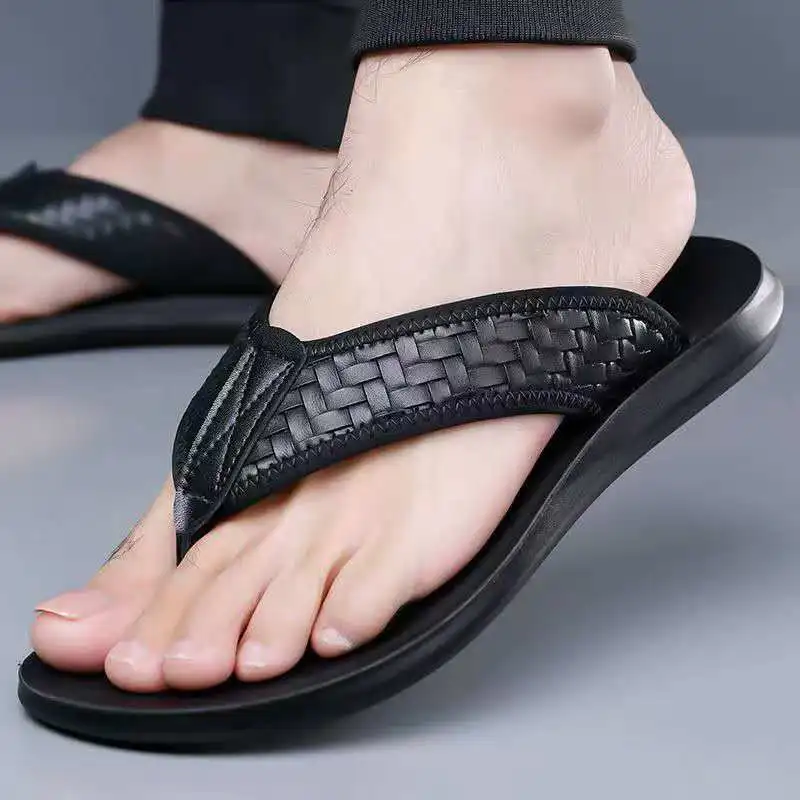 2026 Summer men's flip-flops are comfortable simple and versatile suitable for beach outings and casual beachwear
2026 Summer men's flip-flops are comfortable simple and versatile suitable for beach outings and casual beachwear
