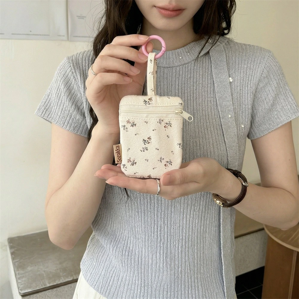 Korean Style Floral Print Key Pouch Elegant Flower Portable Earphone Bag Key Holder for Women Girls Small Sweet Organizer Bag
Korean Style Floral Print Key Pouch Elegant Flower Portable Earphone Bag Key Holder for Women Girls Small Sweet Organizer Bag