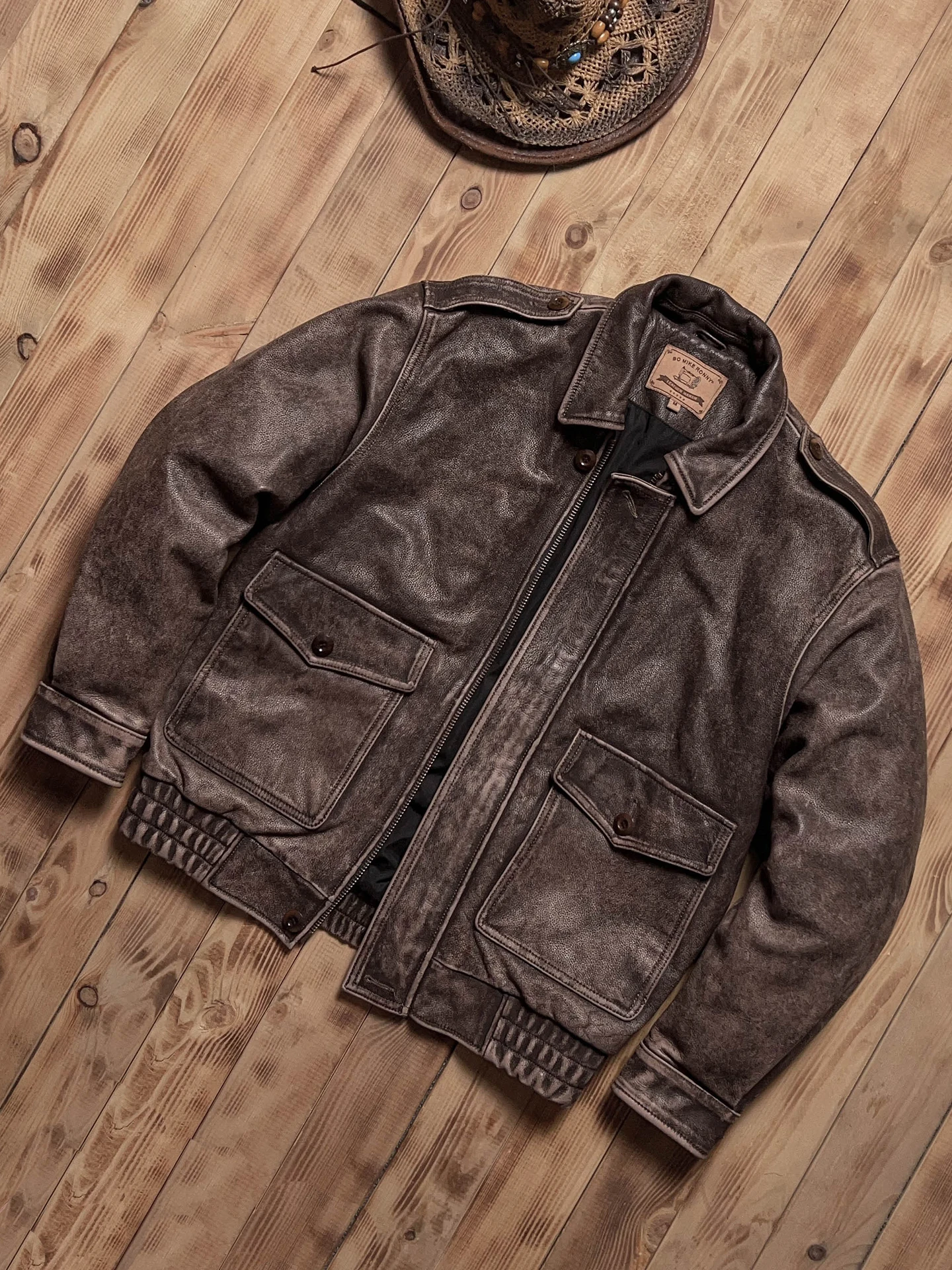 Dark Brown Winter Leather Jacket Men Vintage Style Plus Size 5XL Genuine Natural Cowhide Turn-Down Collar Retro Flight Coat
Dark Brown Winter Leather Jacket Men Vintage Style Plus Size 5XL Genuine Natural Cowhide Turn-Down Collar Retro Flight Coat