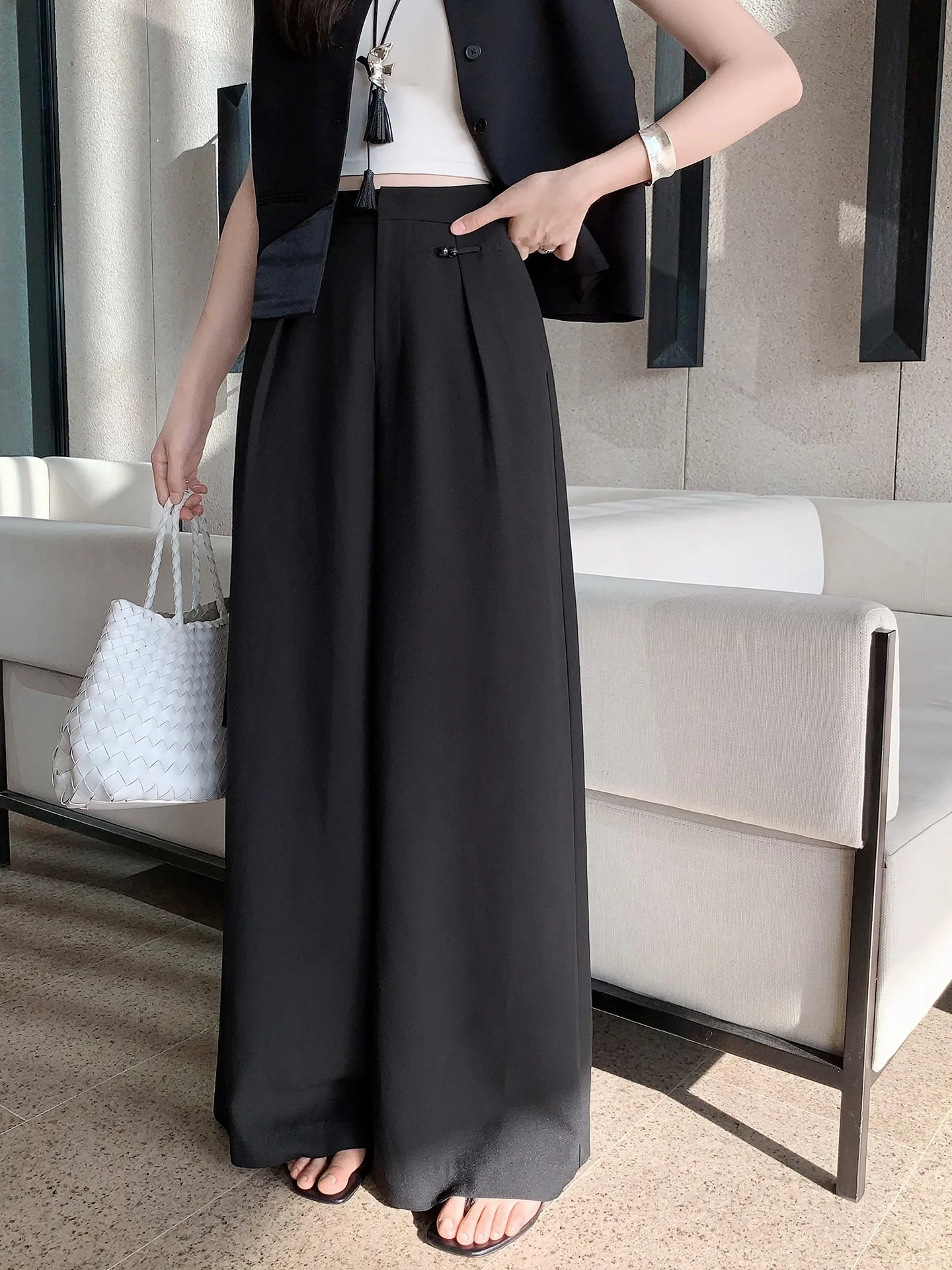 Брюки Meiyang Beyond Hemp Tee Number с широкими штанинами, декоративным шнурком на талии, свободного кроя, с высокой талией, длинные, простые, из полиэстера F...
Брюки Meiyang Beyond Hemp Tee Number с широкими штанинами, декоративным шнурком на талии, свободного кроя, с высокой талией, длинные, простые, из полиэстера F...