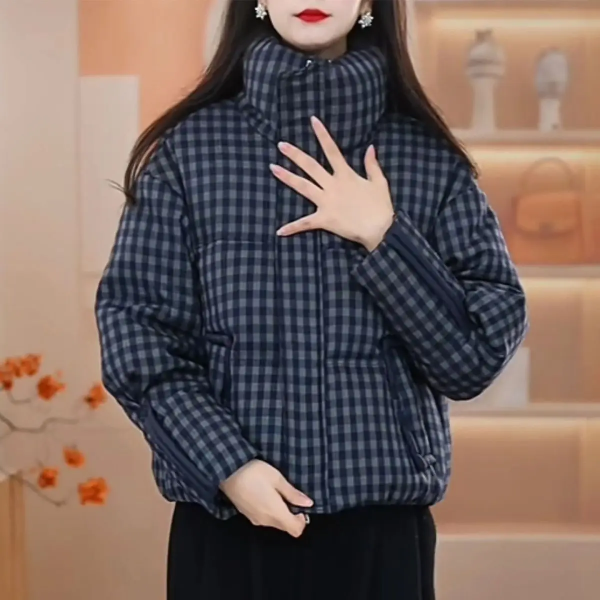 Fashion Plaid Temperament Short Down cotton Jacket for women Winter New Thicken Warm Casual Stand collar Cotton Jackets Tops
Fashion Plaid Temperament Short Down cotton Jacket for women Winter New Thicken Warm Casual Stand collar Cotton Jackets Tops