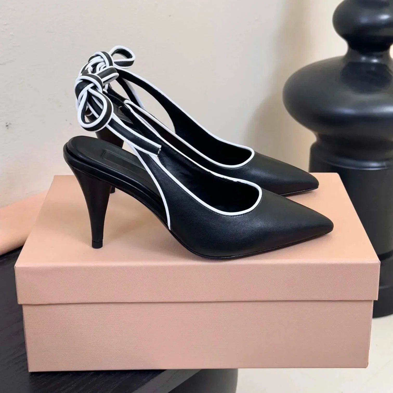 SHIYUNJIN 2025 Spring Summer Women Sandals Pointed Toe Women Shoes Ankle Strap Genuine Leather Fashion High Heels Retro Shoes
SHIYUNJIN 2025 Spring Summer Women Sandals Pointed Toe Women Shoes Ankle Strap Genuine Leather Fashion High Heels Retro Shoes