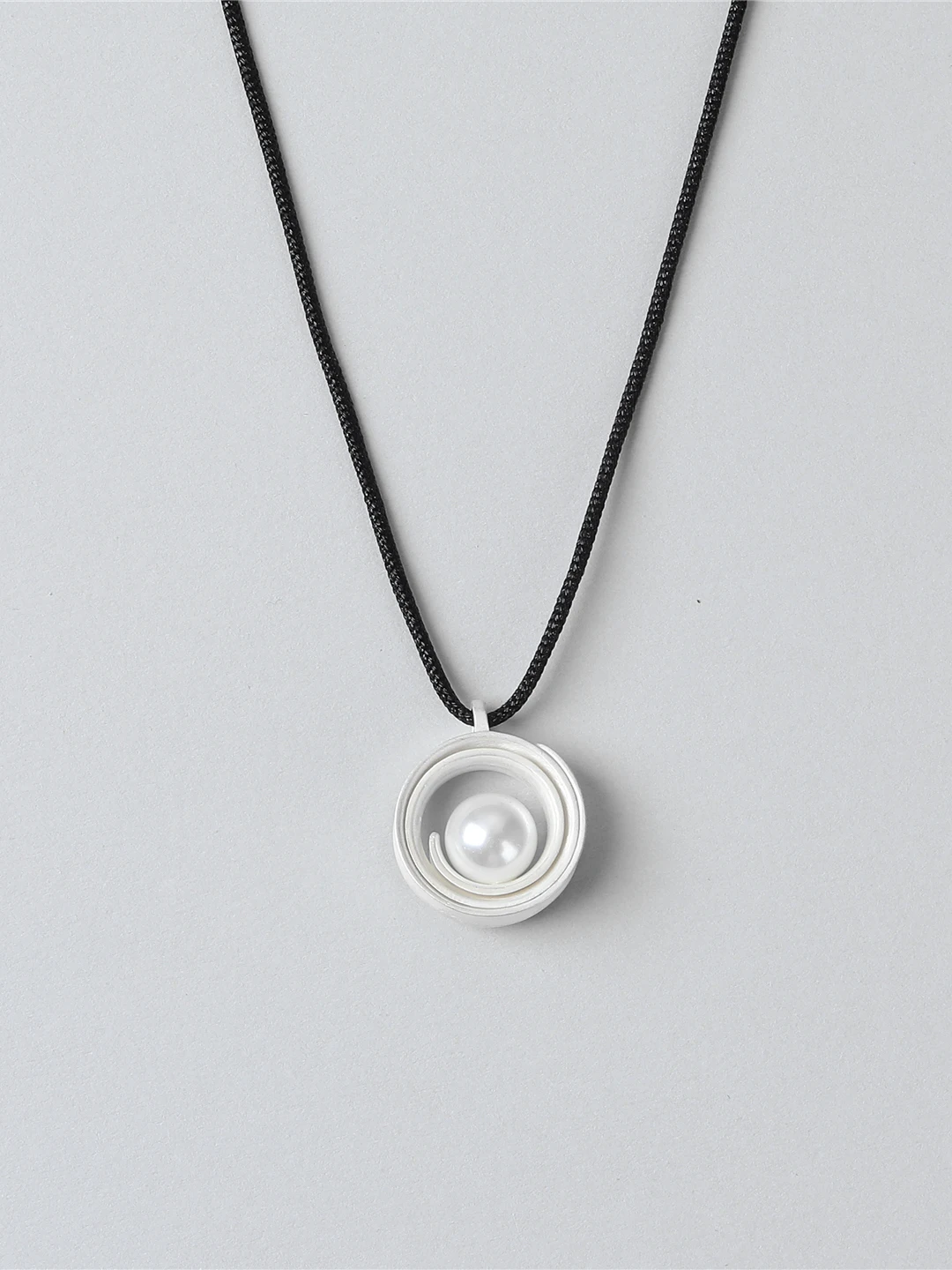 Original Design White Moon Pearl Necklace Sweater Chain round Shape Fashionable Commuting Jewelry for Men And Women
Original Design White Moon Pearl Necklace Sweater Chain round Shape Fashionable Commuting Jewelry for Men And Women
