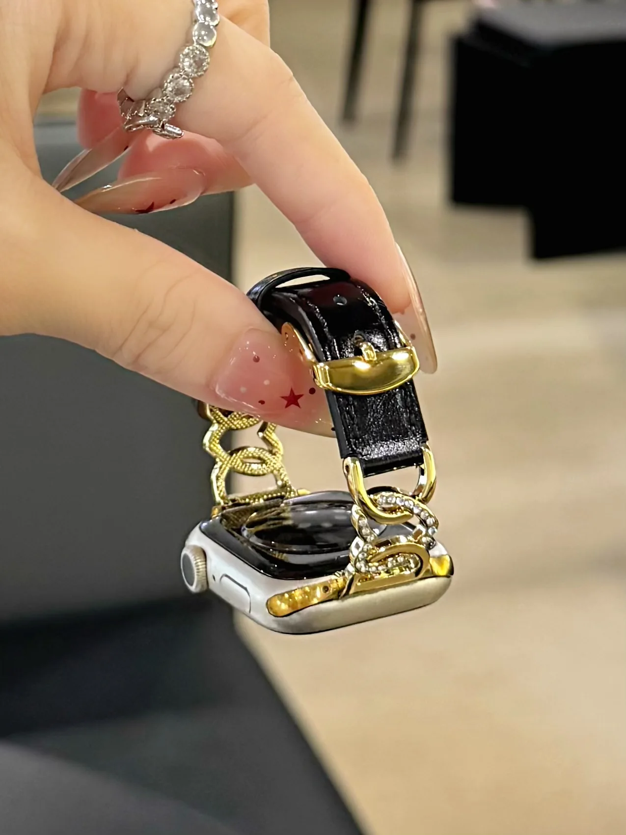 Хороший ремешок для Apple Watch серии S11/10/8/7/6/3/4/5/9 41 мм 38 мм 42 мм 44 мм 40 мм 45 мм 46 мм ремешок
Хороший ремешок для Apple Watch серии S11/10/8/7/6/3/4/5/9 41 мм 38 мм 42 мм 44 мм 40 мм 45 мм 46 мм ремешок