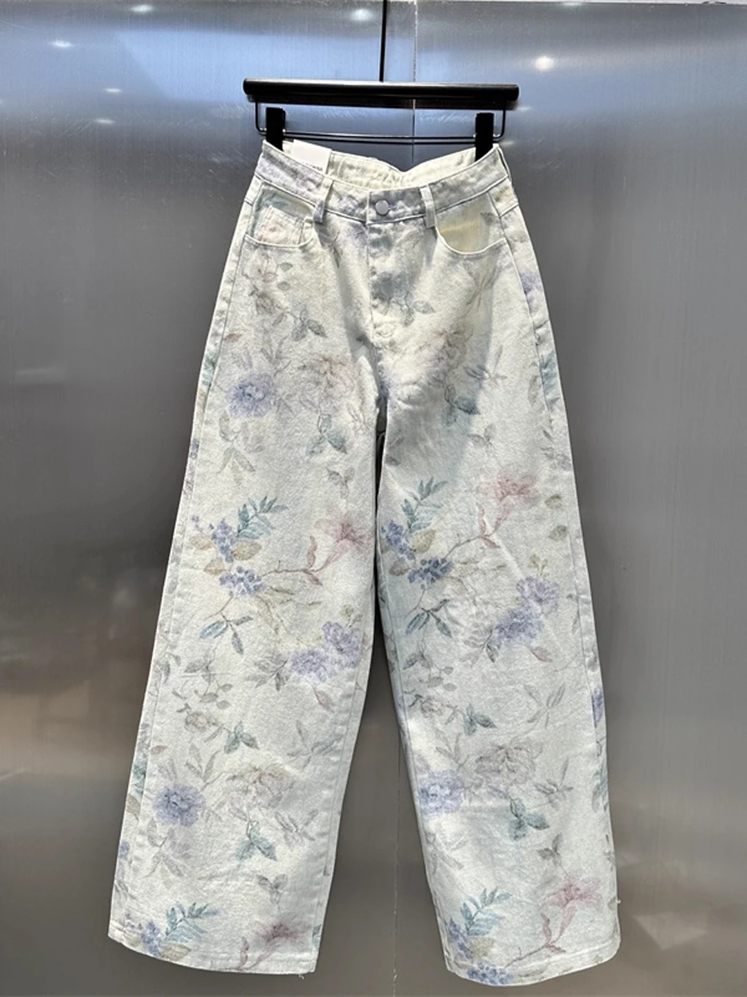 Spring 2026 European Sle Wide Leg Straight Cut Jeans Printed Design Casual High Waist Trousers Floor Length Faionable
Spring 2026 European Sle Wide Leg Straight Cut Jeans Printed Design Casual High Waist Trousers Floor Length Faionable