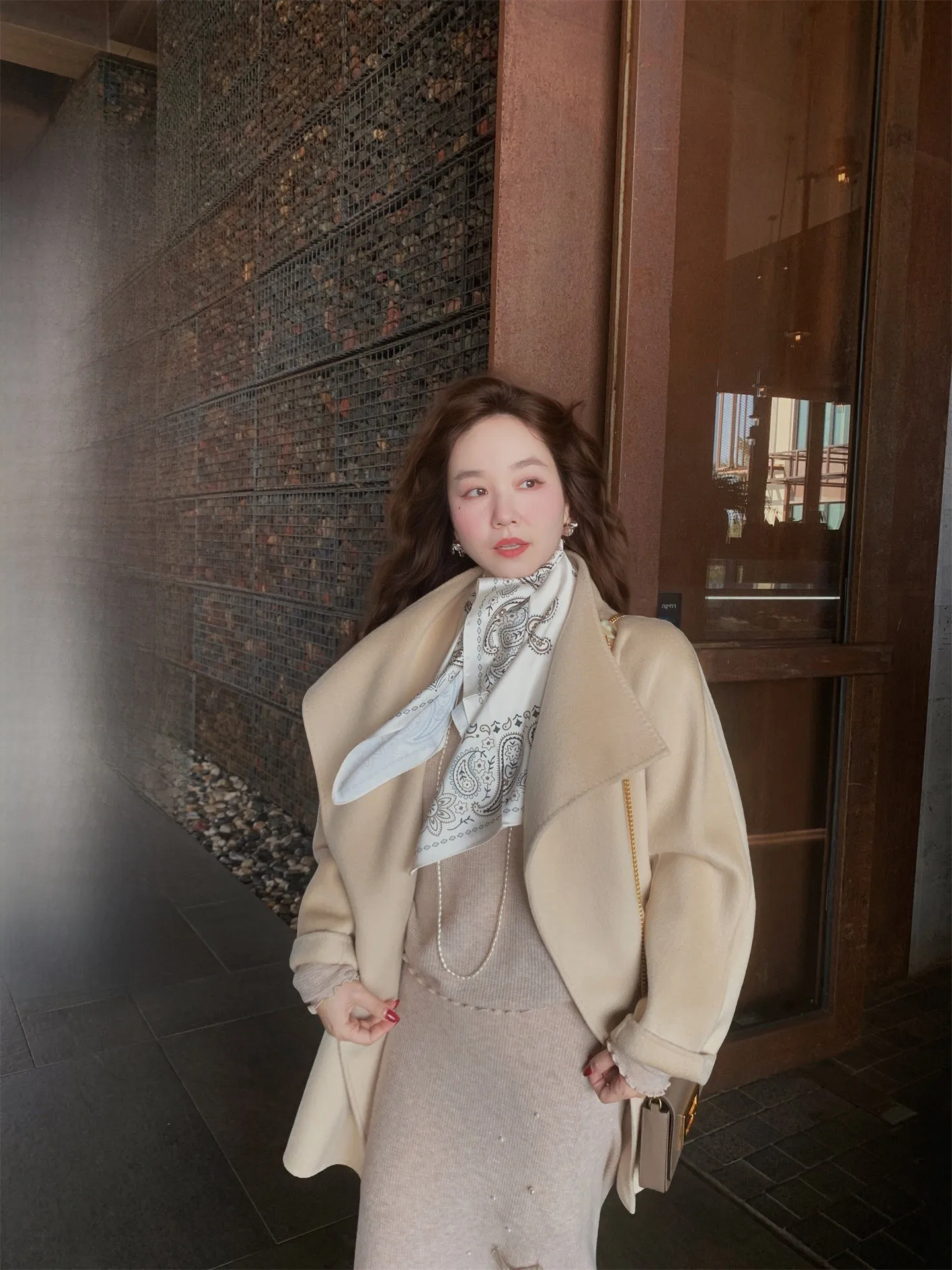 Wang's Winter Woolen Coat Women's Casual Style Belted Cashmere Coat Long Sleeve Thickened Outerwear for New Year Celebration
Wang's Winter Woolen Coat Women's Casual Style Belted Cashmere Coat Long Sleeve Thickened Outerwear for New Year Celebration