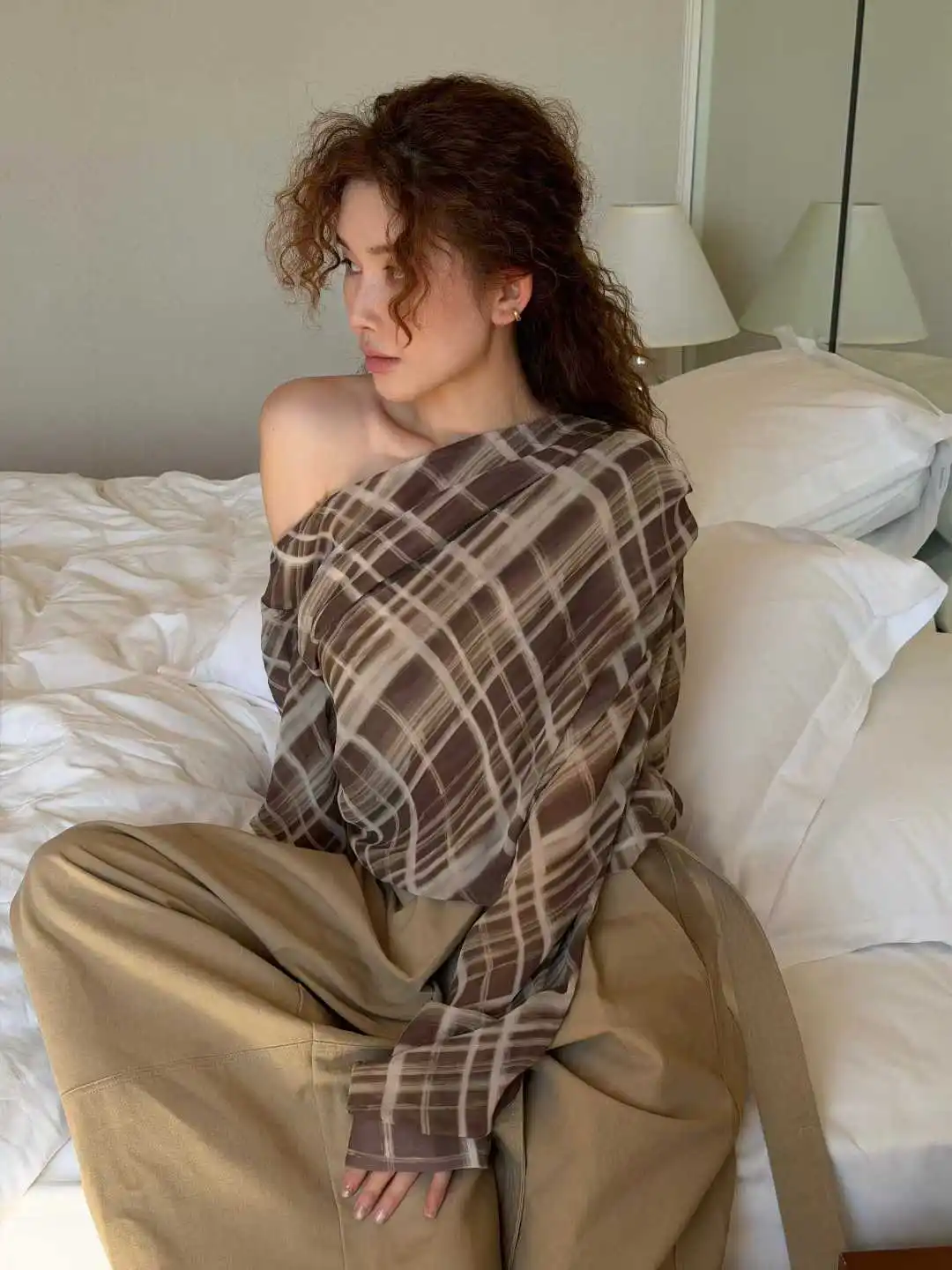 Korean Style Slimming Plaid Shirt Shoulder Bared Top Breathable Comfortable Polyester Fiber Long Sleeve round Neck Commute Style
Korean Style Slimming Plaid Shirt Shoulder Bared Top Breathable Comfortable Polyester Fiber Long Sleeve round Neck Commute Style