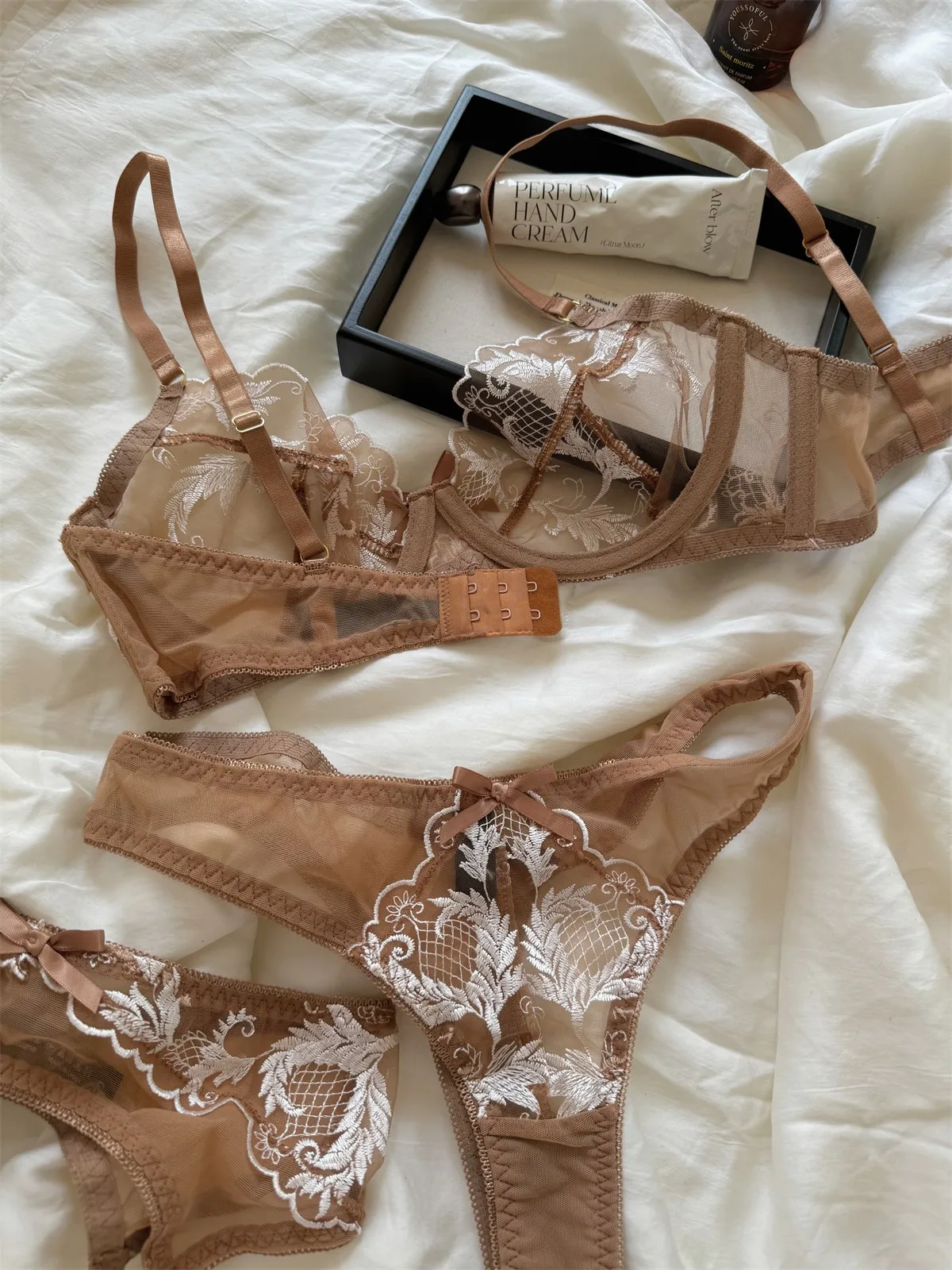 Ruxu French niche French champagne color three piece set, thin, large chest underwear, sexy lace bra, breathable and romantic
Ruxu French niche French champagne color three piece set, thin, large chest underwear, sexy lace bra, breathable and romantic