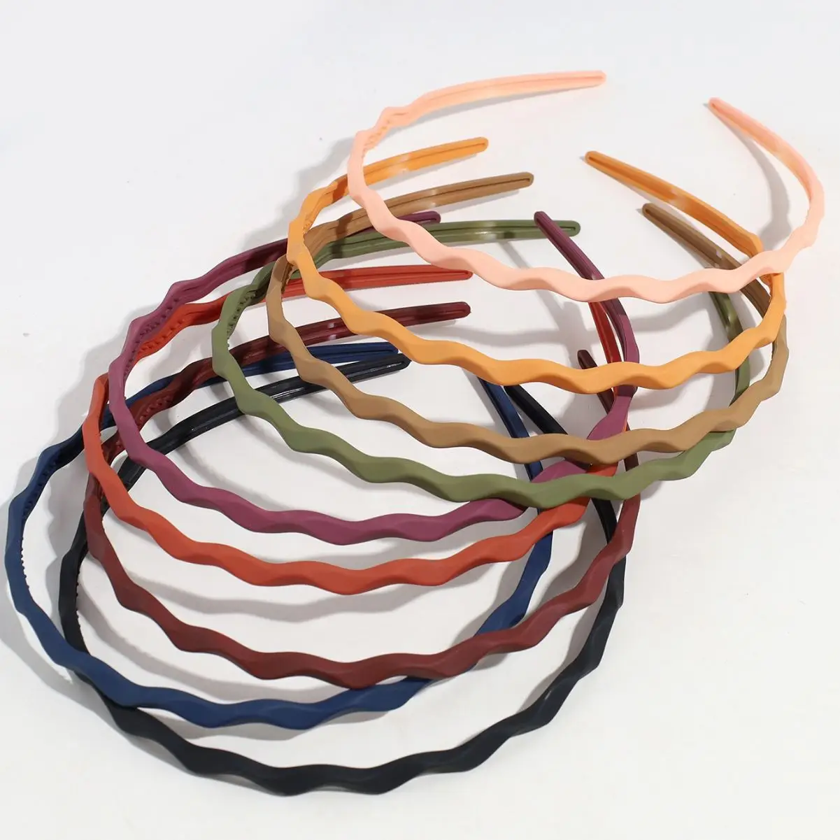 Random 2-pack-Korean version of the new solid color headband, fashionable and simple plastic, extremely fine wave fashion headband, go out to wash your face, versatile hair accessories
Random 2-pack-Korean version of the new solid color headband, fashionable and simple plastic, extremely fine wave fashion headband, go out to wash your face, versatile hair accessories