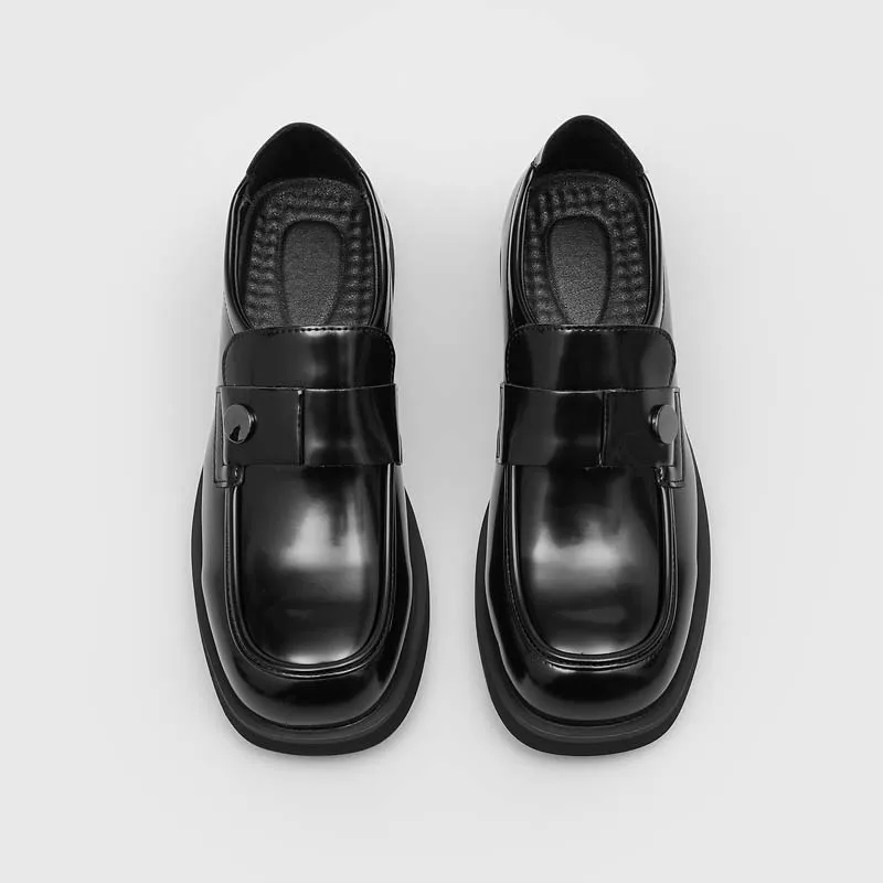 Classic Men Thick Soled Loafers Luxurious Texture Retro Metal Buckle Design Anti Slip Commuting Shoes Business Casual Shoes
Classic Men Thick Soled Loafers Luxurious Texture Retro Metal Buckle Design Anti Slip Commuting Shoes Business Casual Shoes