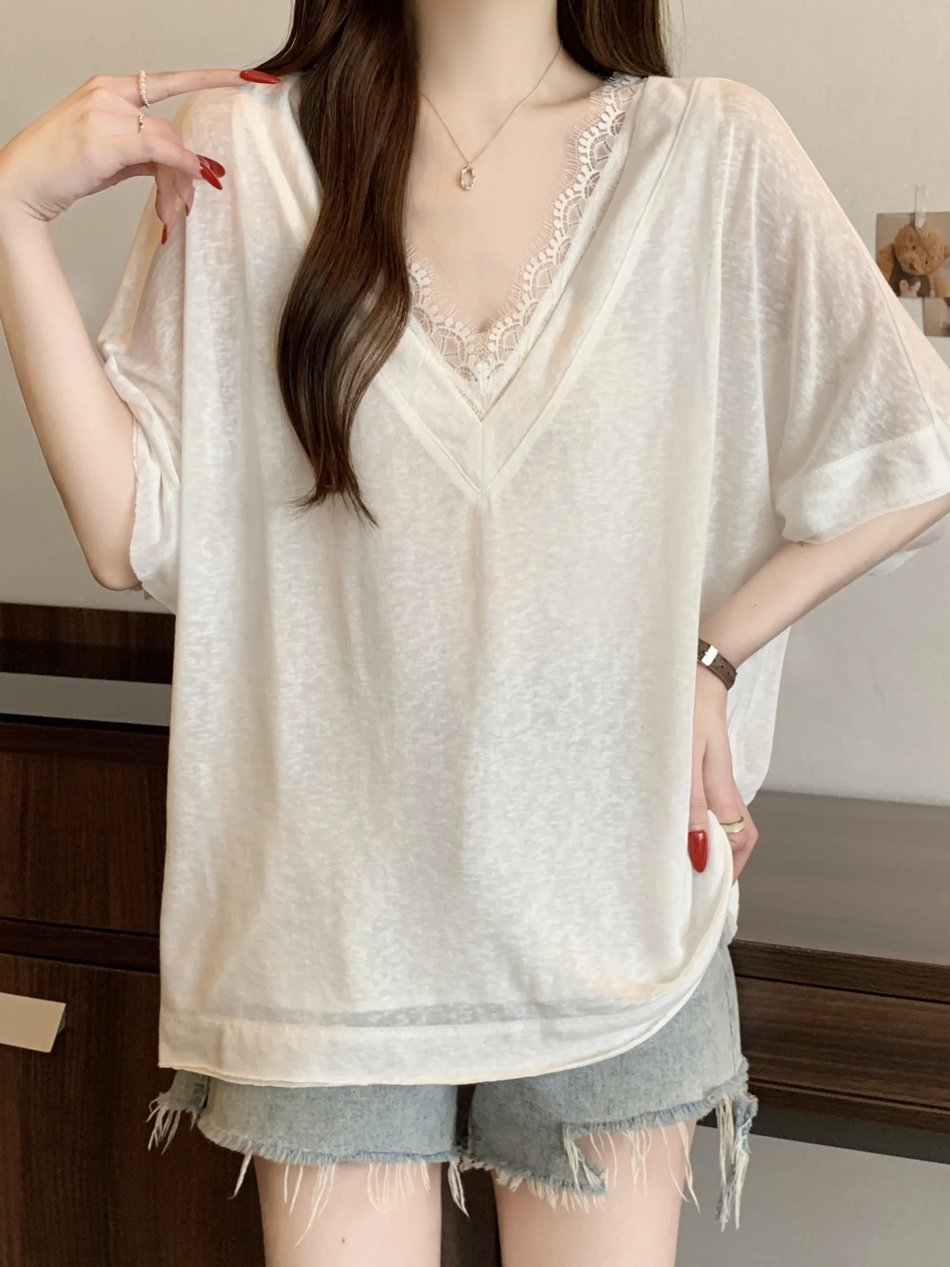 Casual Loose Batwing Sve T-irt V-Ne Splice Lace Pure Color plus Size Women's Boting irt Casual Versatile Top
Casual Loose Batwing Sve T-irt V-Ne Splice Lace Pure Color plus Size Women's Boting irt Casual Versatile Top