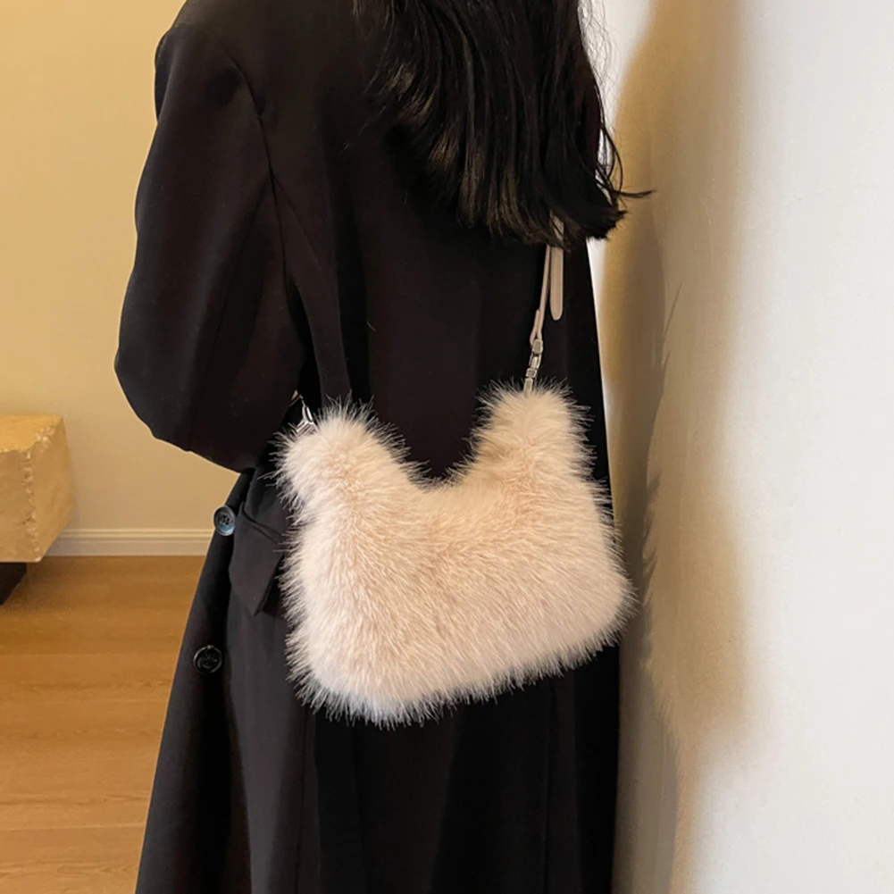 Soft Plush Clutch Purse Women Faux Fur Fluffy Crossbody Bag Adjustable Strap Solid Color Hobo Bag for Travel Party
Soft Plush Clutch Purse Women Faux Fur Fluffy Crossbody Bag Adjustable Strap Solid Color Hobo Bag for Travel Party