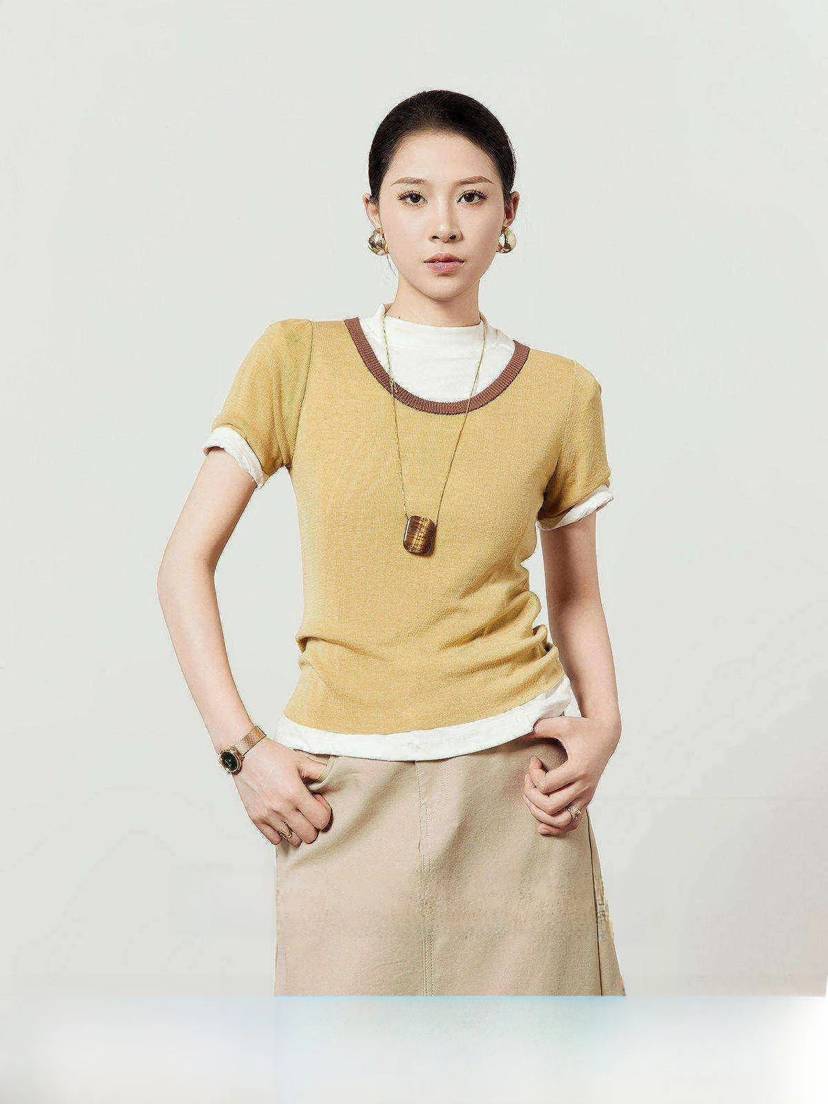 Summer Color Block Shirt Short Sleeve Knitted Slim Fit Vintage Knitted Top Women's Fashion Casual Wear round Neck Design
Summer Color Block Shirt Short Sleeve Knitted Slim Fit Vintage Knitted Top Women's Fashion Casual Wear round Neck Design