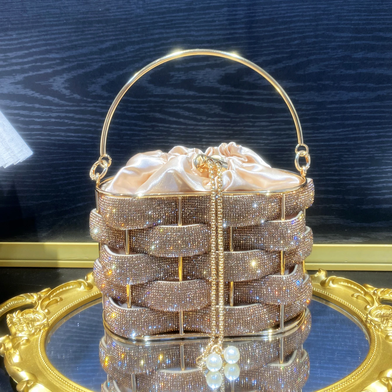 handmade Rhinestones Evening clutch Bag Purses and handbag luxury Designer shoulder bag Shiny Crystal Clutch purse bucket bag
handmade Rhinestones Evening clutch Bag Purses and handbag luxury Designer shoulder bag Shiny Crystal Clutch purse bucket bag