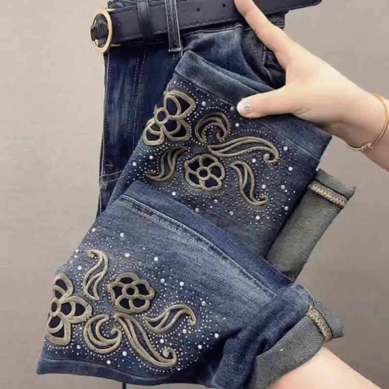 Design Embroidered Hot Diamond Jeans Women 2026 Autumn New High Waist Denim Trousers Skinny Elastic Harlan Radish Daddy Pants
Design Embroidered Hot Diamond Jeans Women 2026 Autumn New High Waist Denim Trousers Skinny Elastic Harlan Radish Daddy Pants