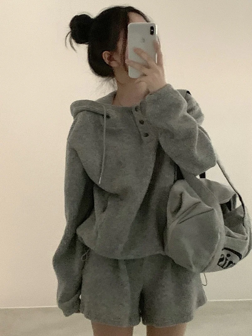 Зима 202, женский повседневный свободный пуловер с капюшоном, топ и брюки, комплект из двух предметов, шикарная модная уличная одежда
Зима 202, женский повседневный свободный пуловер с капюшоном, топ и брюки, комплект из двух предметов, шикарная модная уличная одежда