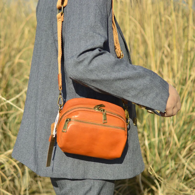 AETOO Leather small bag women's new retro niche design cowhide women's bag high-grade soft leather crossbody bag
AETOO Leather small bag women's new retro niche design cowhide women's bag high-grade soft leather crossbody bag