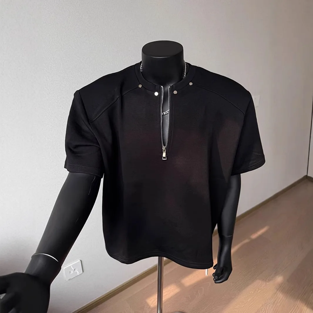 Half Zipper Shoulder Pads T-Shirt Men's 2026 Spring Short Sleeve Rivets
Half Zipper Shoulder Pads T-Shirt Men's 2026 Spring Short Sleeve Rivets