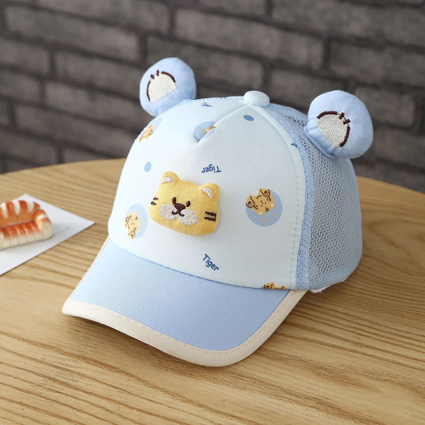 Cute cartoon animal ears multi-color netted hat with fashionable prints and letters on the top, children's baseball cap
Cute cartoon animal ears multi-color netted hat with fashionable prints and letters on the top, children's baseball cap