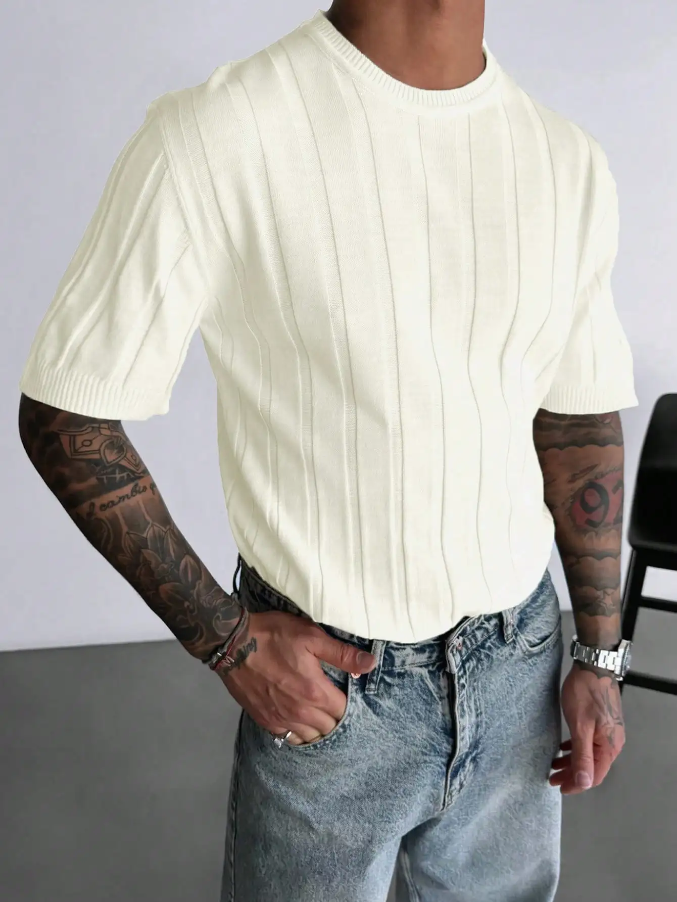 Весенне-летняя мужская новая повседневная свободная простая модная трикотажная рубашка в вертикальную полоску, мужская трикотажная рубашка с короткими рукавами в корейском стиле, универсальная, для повседневной носки, однотонная, с круглым вырезом, пулове
Весенне-летняя мужская новая повседневная свободная простая модная трикотажная рубашка в вертикальную полоску, мужская трикотажная рубашка с короткими рукавами в корейском стиле, универсальная, для повседневной носки, однотонная, с круглым вырезом, пулове