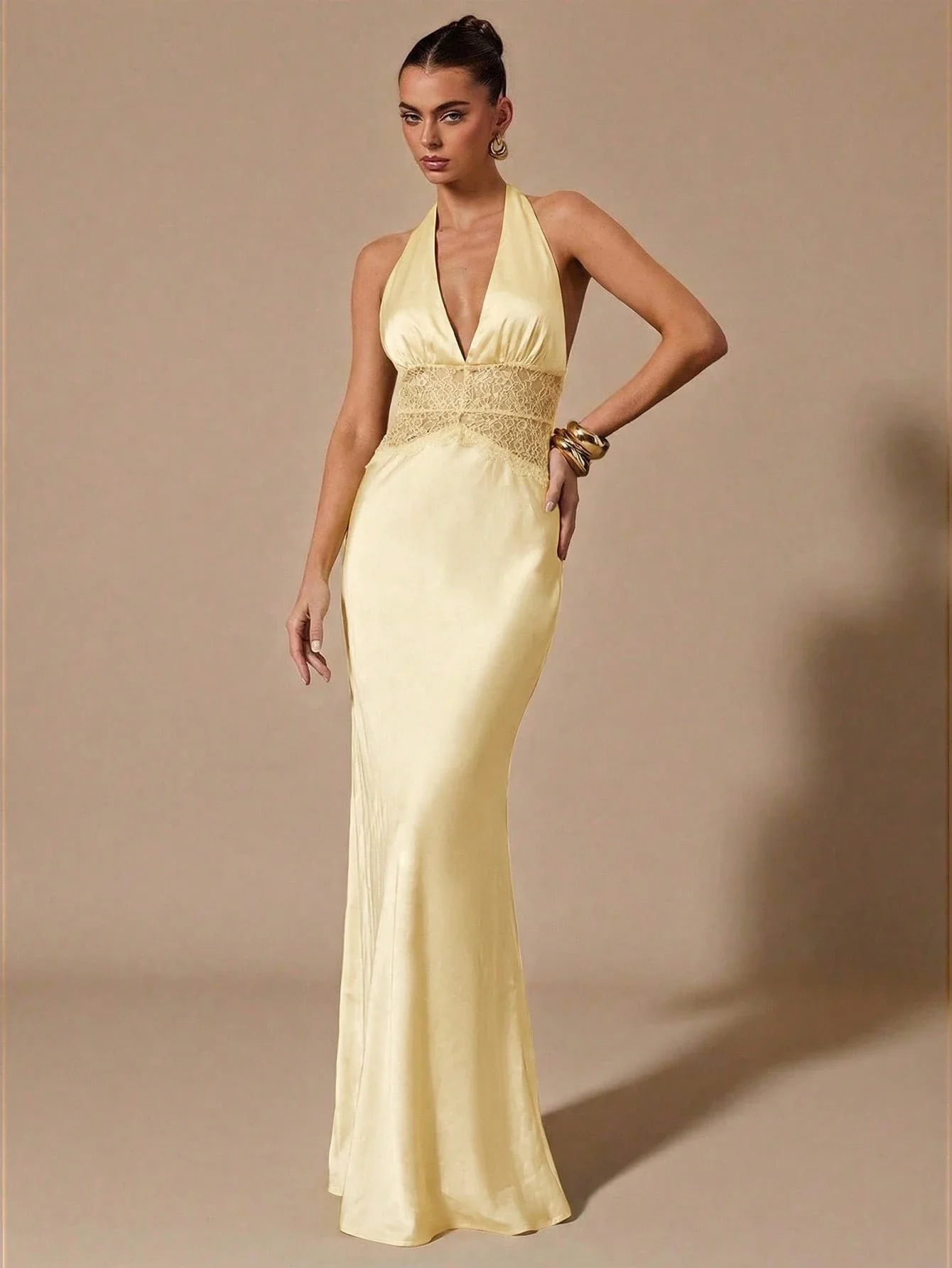 Elegant Deep V-Neck Lace Patchwork Satin Halter Evening Gown Floor Length
Elegant Deep V-Neck Lace Patchwork Satin Halter Evening Gown Floor Length
