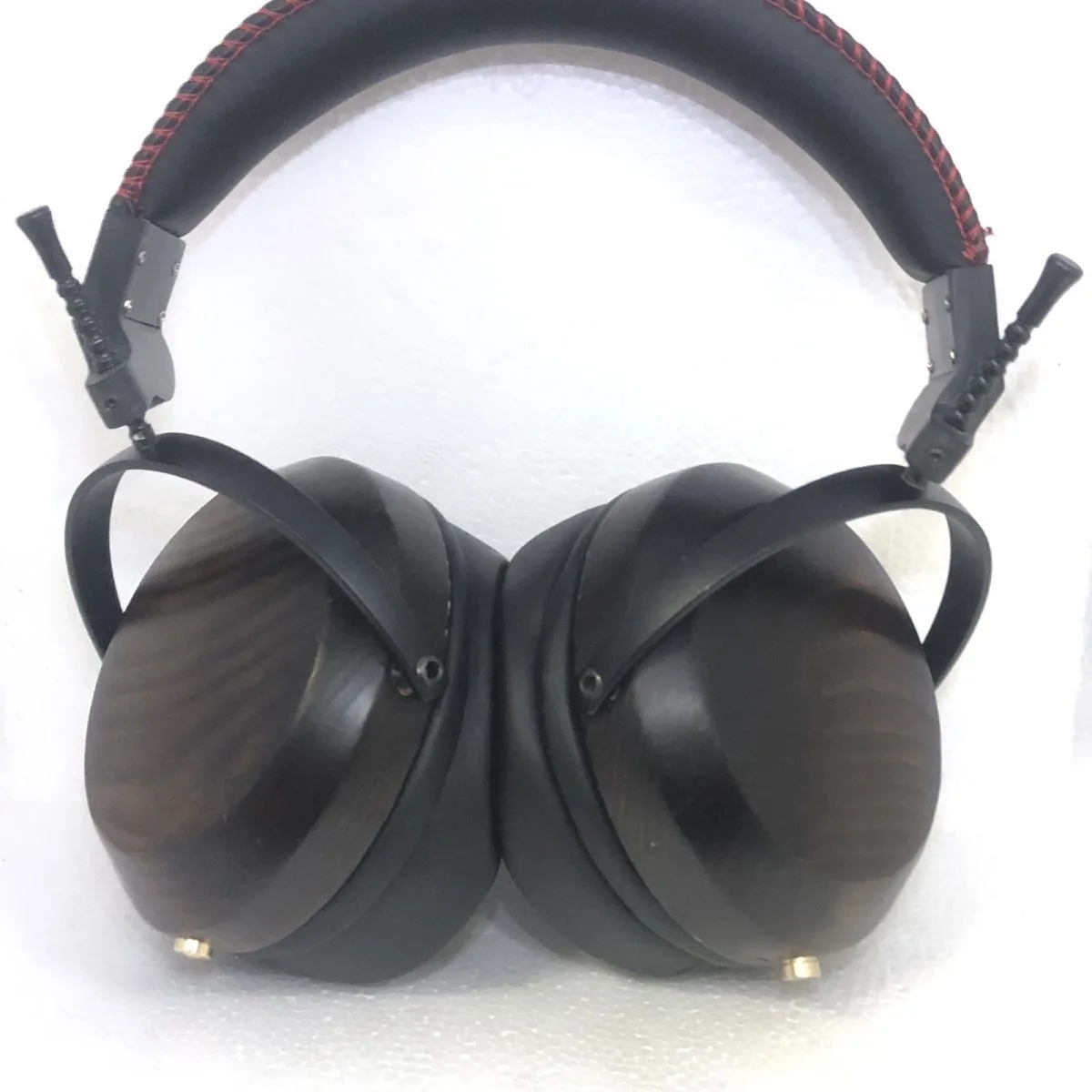 Closed three-frequency uniform high-resolution headphone with a low bass, wired, suitable for computers and mobile phones, 50mm
Closed three-frequency uniform high-resolution headphone with a low bass, wired, suitable for computers and mobile phones, 50mm