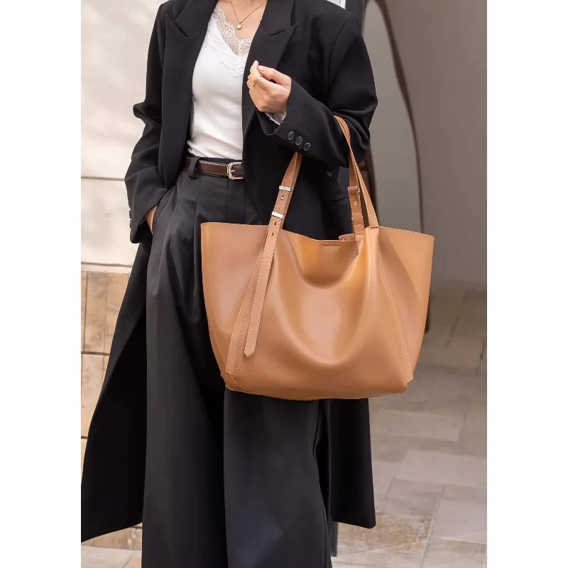 2026 New Style Cowhide Women's Commuter Tote Bag, High-End Niche Design Shoulder Bag, Large Capacity Handbag
2026 New Style Cowhide Women's Commuter Tote Bag, High-End Niche Design Shoulder Bag, Large Capacity Handbag