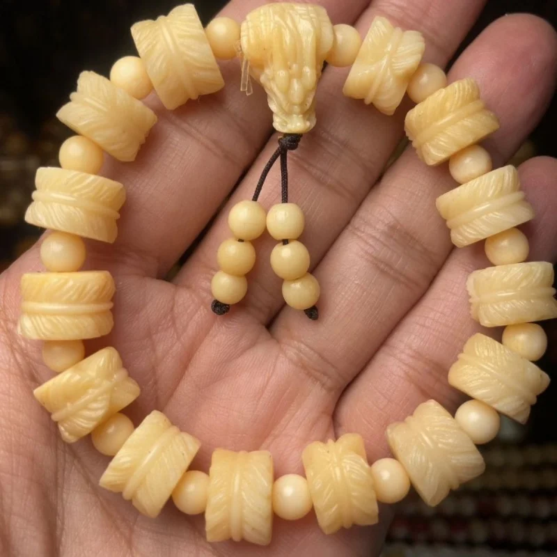 Natural, unprocessed camel bone, chicken oil yellow carved bracelet for men and women
Natural, unprocessed camel bone, chicken oil yellow carved bracelet for men and women