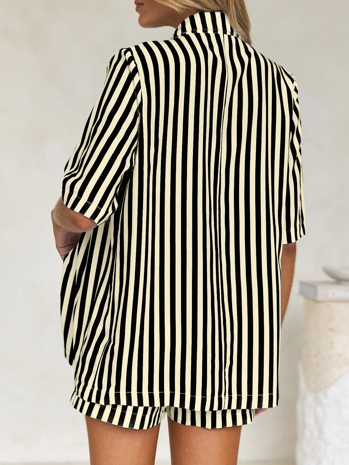 2025 Shorts Set for Women's Fashion Spring Summer Latest Hot Selling New Casual Vacation Button Up Shirt Striped Shorts Set
2025 Shorts Set for Women's Fashion Spring Summer Latest Hot Selling New Casual Vacation Button Up Shirt Striped Shorts Set