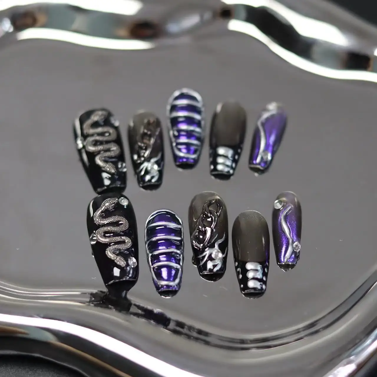 10pcs Y2k Punk Style Fake Nails Purple Aurora Handmade Long Ballet Press On Nails Laser Glitter False Nails Metal Stripes Decor
10pcs Y2k Punk Style Fake Nails Purple Aurora Handmade Long Ballet Press On Nails Laser Glitter False Nails Metal Stripes Decor