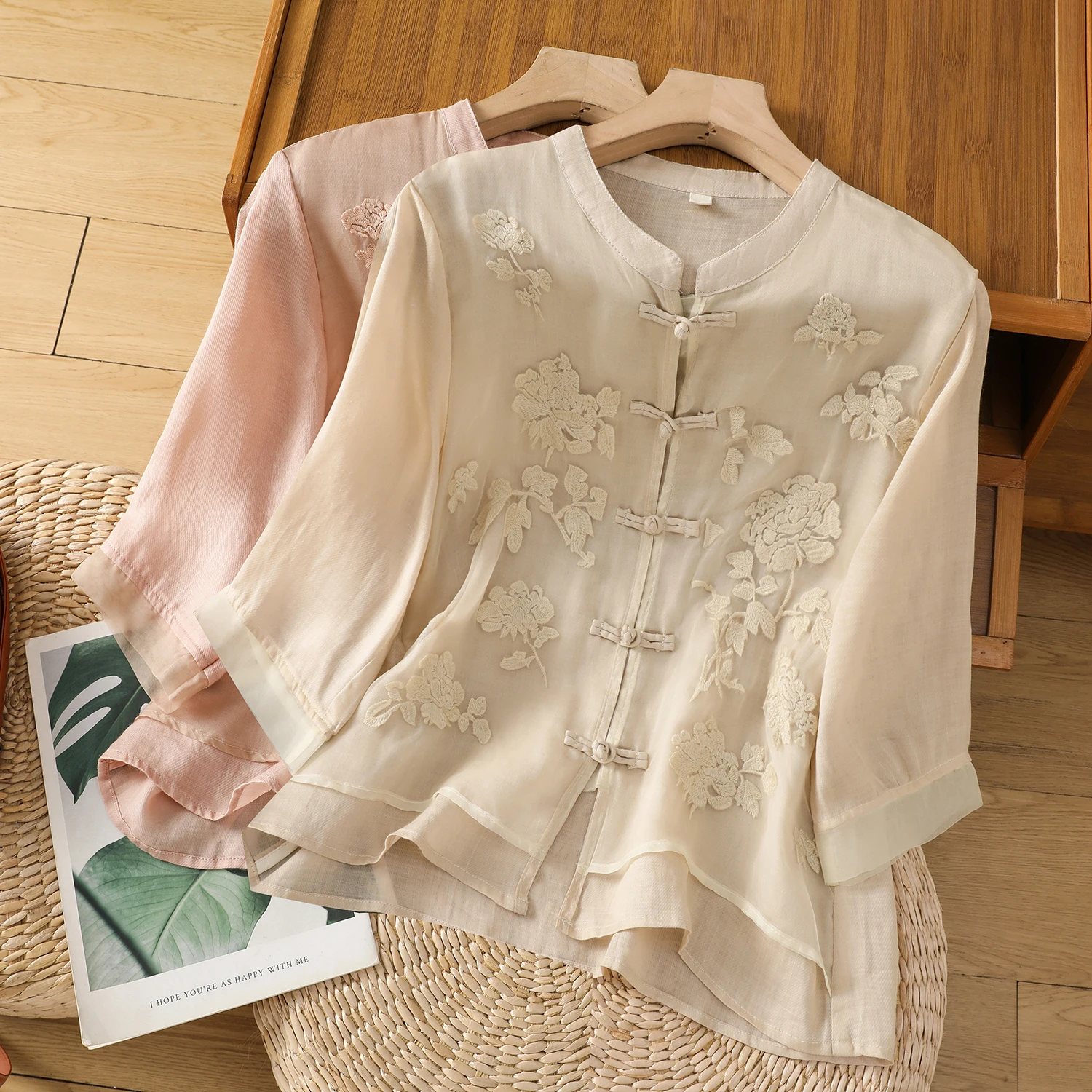 Новый китайский льняной костюм с вышивкой, женский летний элитный костюм Тан на пуговицах для похудения, смесь хлопка, длинный све, круглый Ne
Новый китайский льняной костюм с вышивкой, женский летний элитный костюм Тан на пуговицах для похудения, смесь хлопка, длинный све, круглый Ne