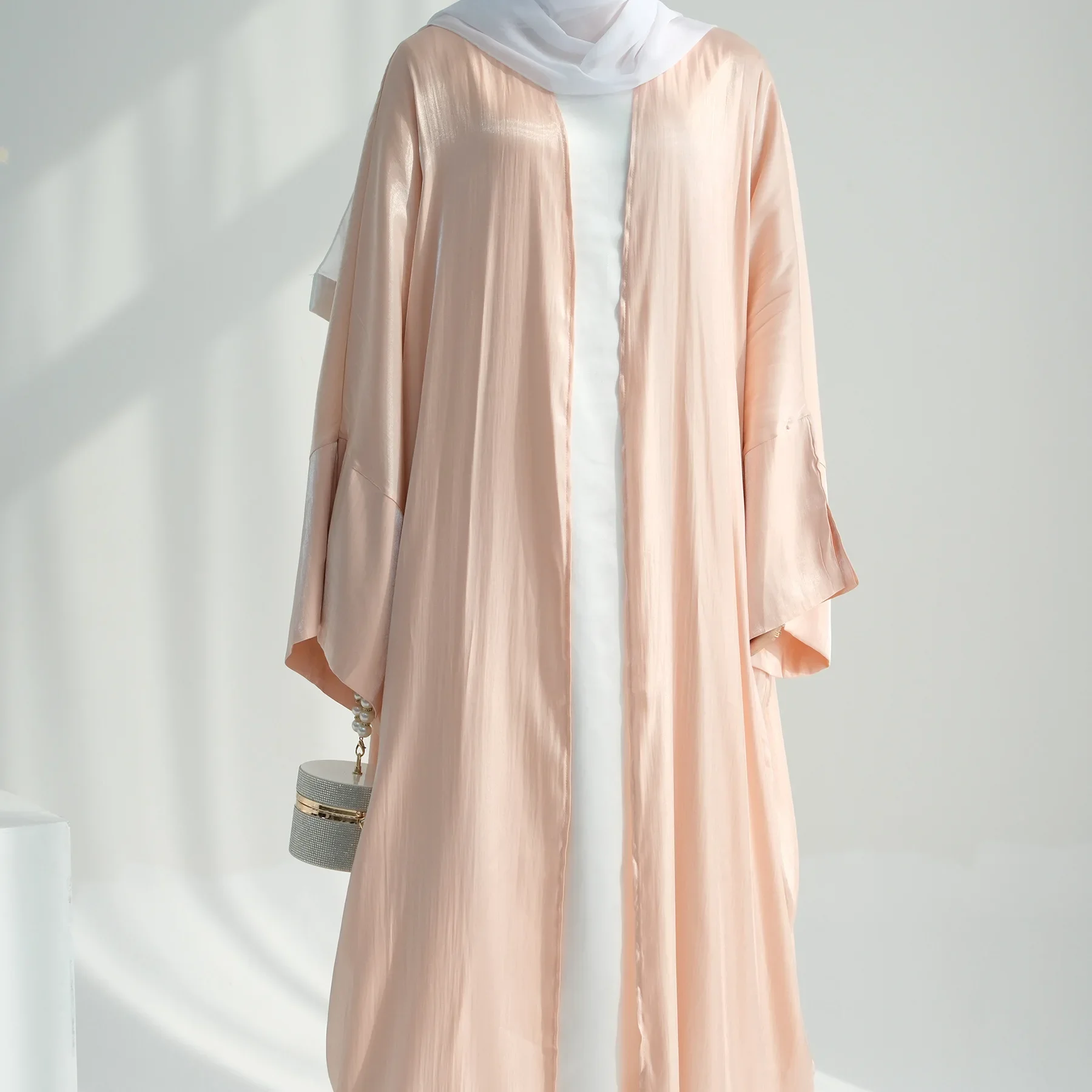 Muslim long robe from Turkey and Dubai, an Arabian abaya, a lady's elegant cardigan made of solid-color shiny fabric. S-L
Muslim long robe from Turkey and Dubai, an Arabian abaya, a lady's elegant cardigan made of solid-color shiny fabric. S-L