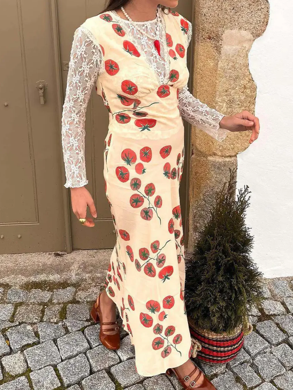 Women Fruit Printed Long Dress Spring Summer Lace Embroidery V-Neck Sleeveless Elegant Slim Robe
Women Fruit Printed Long Dress Spring Summer Lace Embroidery V-Neck Sleeveless Elegant Slim Robe