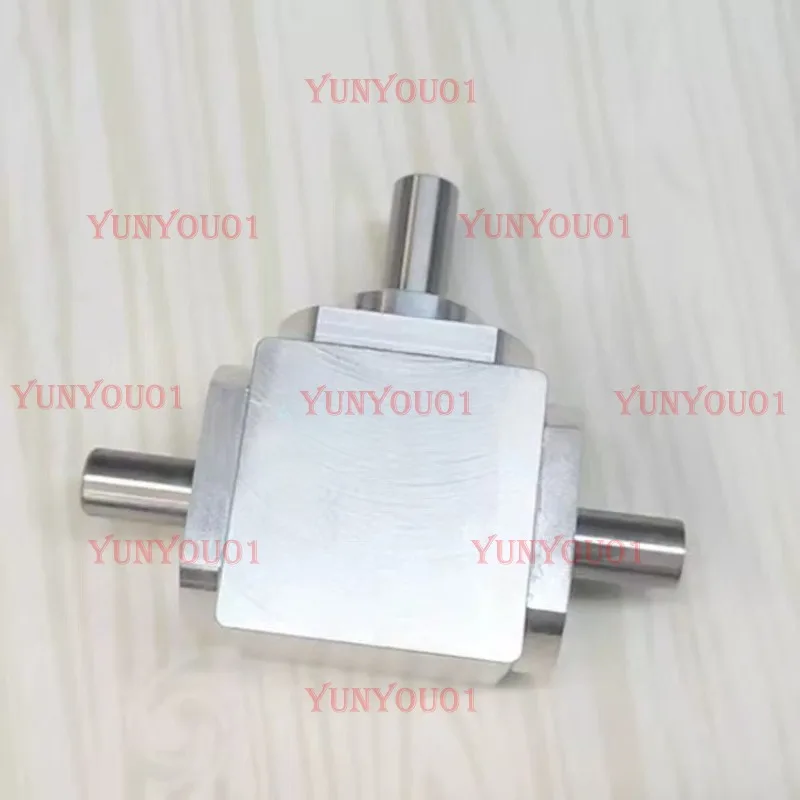 Small 1:1 T-type Cross Commutator Shaft Diameter 10 Right-angle Drive Gearbox Bevel Gearbox Rotation
Small 1:1 T-type Cross Commutator Shaft Diameter 10 Right-angle Drive Gearbox Bevel Gearbox Rotation