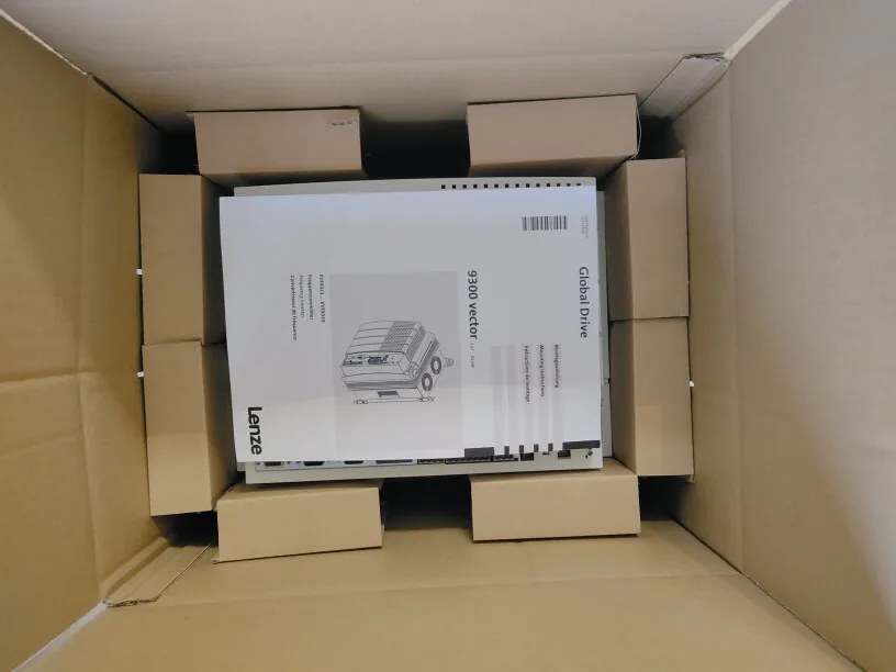Lenze servo, Lenz frequency converter
Lenze servo, Lenz frequency converter