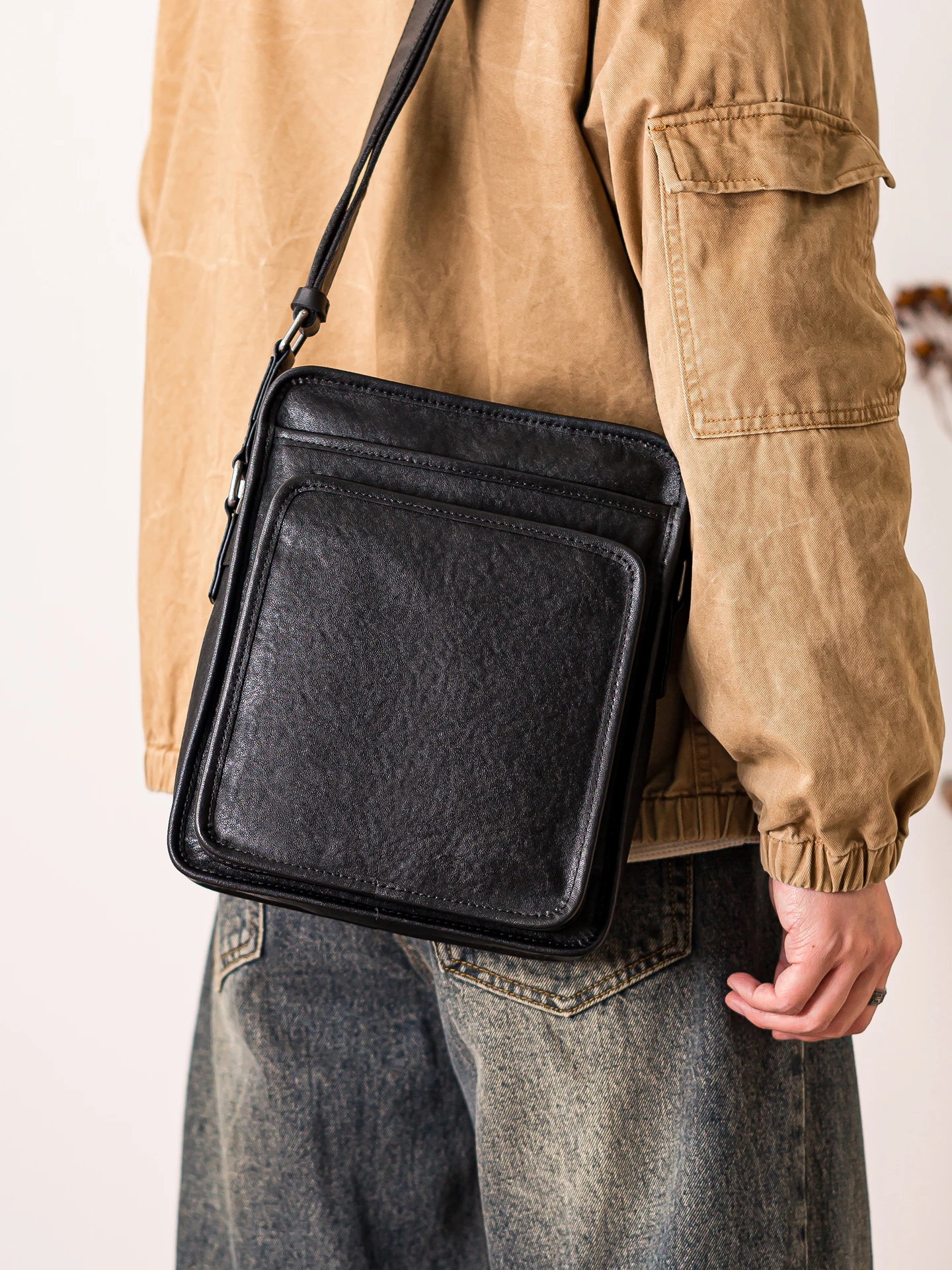 Trendy Leather Men's Faion oulder Bag Casual Crossbody Bag Top Layer Cowhide Versatile Bag Leisure Menger Bag
Trendy Leather Men's Faion oulder Bag Casual Crossbody Bag Top Layer Cowhide Versatile Bag Leisure Menger Bag