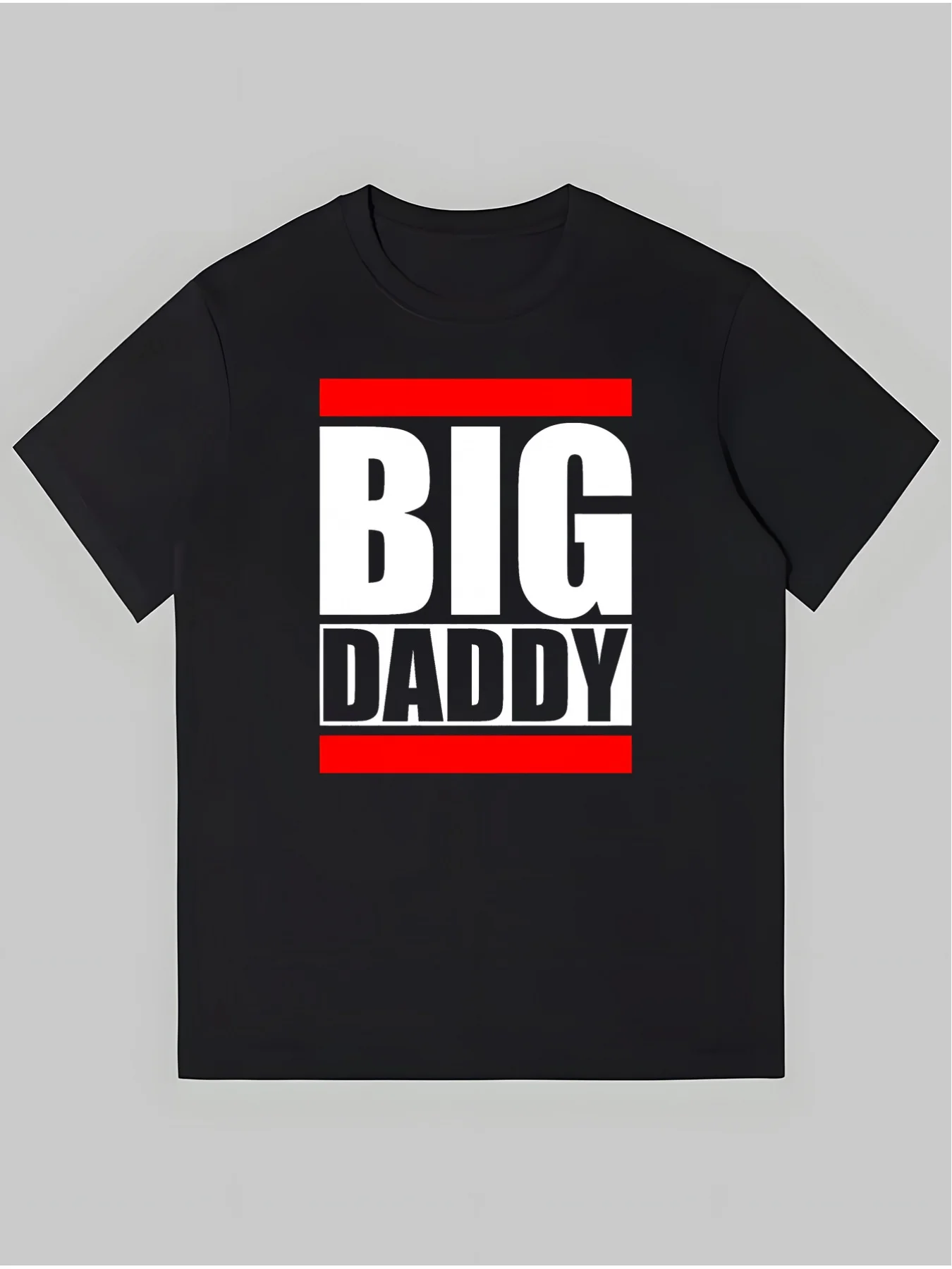 1 шт. Мужская хлопковая футболка с графическим принтом BIG DADDY — черная с белыми и красными надписями, стандартный крой с коротким рукавом больших размеров
1 шт. Мужская хлопковая футболка с графическим принтом BIG DADDY — черная с белыми и красными надписями, стандартный крой с коротким рукавом больших размеров