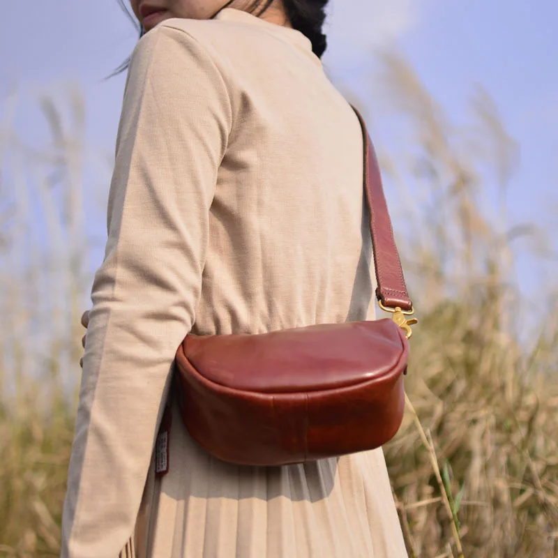 AETOO кожаная сумка через плечо, женская новая ниша, сумка для пельменей, ретро, широкий плечевой ремень, с запахом на одно плечо, слой коровы
AETOO кожаная сумка через плечо, женская новая ниша, сумка для пельменей, ретро, широкий плечевой ремень, с запахом на одно плечо, слой коровы