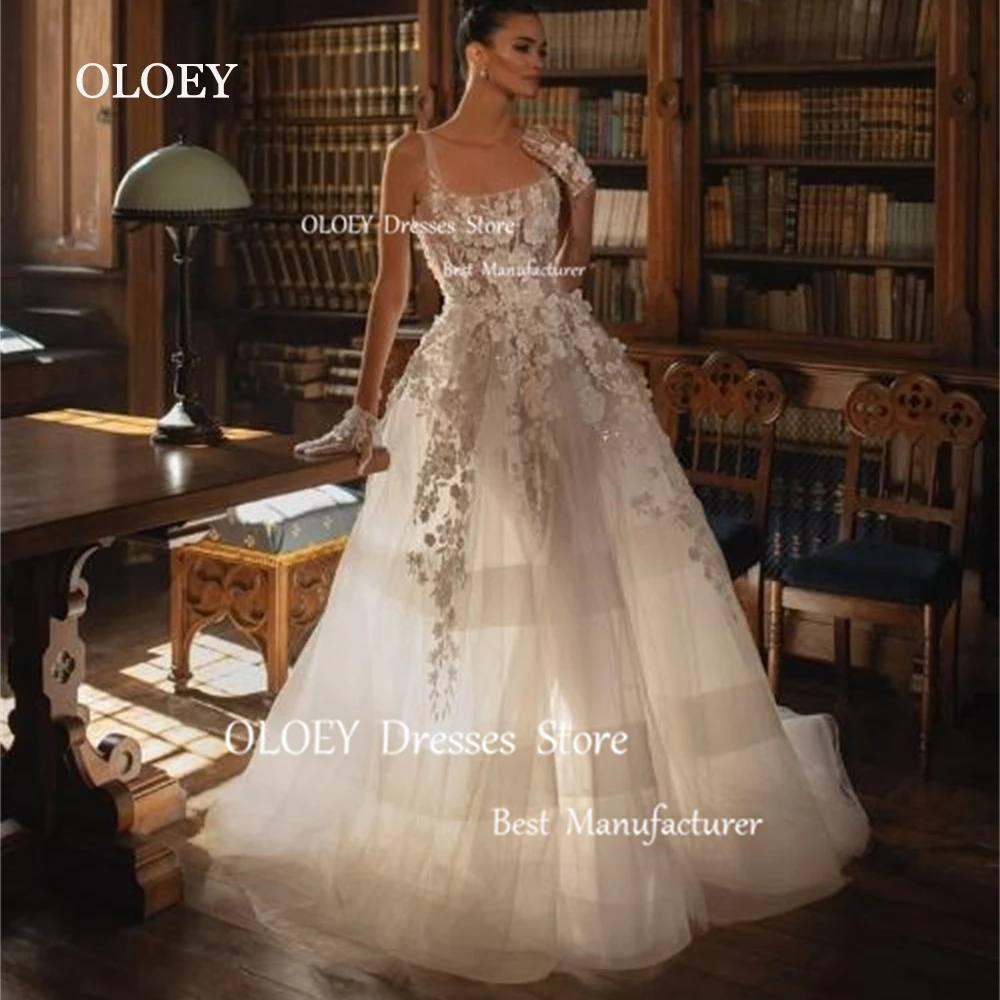 OLOEY Exquisite Ivory Lace Long Wedding Dress With Gloves Square Collar Sleeveless Bridal Gown Zipper Back Custom Made 
OLOEY Exquisite Ivory Lace Long Wedding Dress With Gloves Square Collar Sleeveless Bridal Gown Zipper Back Custom Made