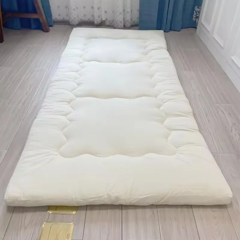 Японский футон-матрас Shiki, утолщенный татами-матрас, складной напольный матрас для сна, гостевая кровать для путешествий, односпальный.
Японский футон-матрас Shiki, утолщенный татами-матрас, складной напольный матрас для сна, гостевая кровать для путешествий, односпальный.