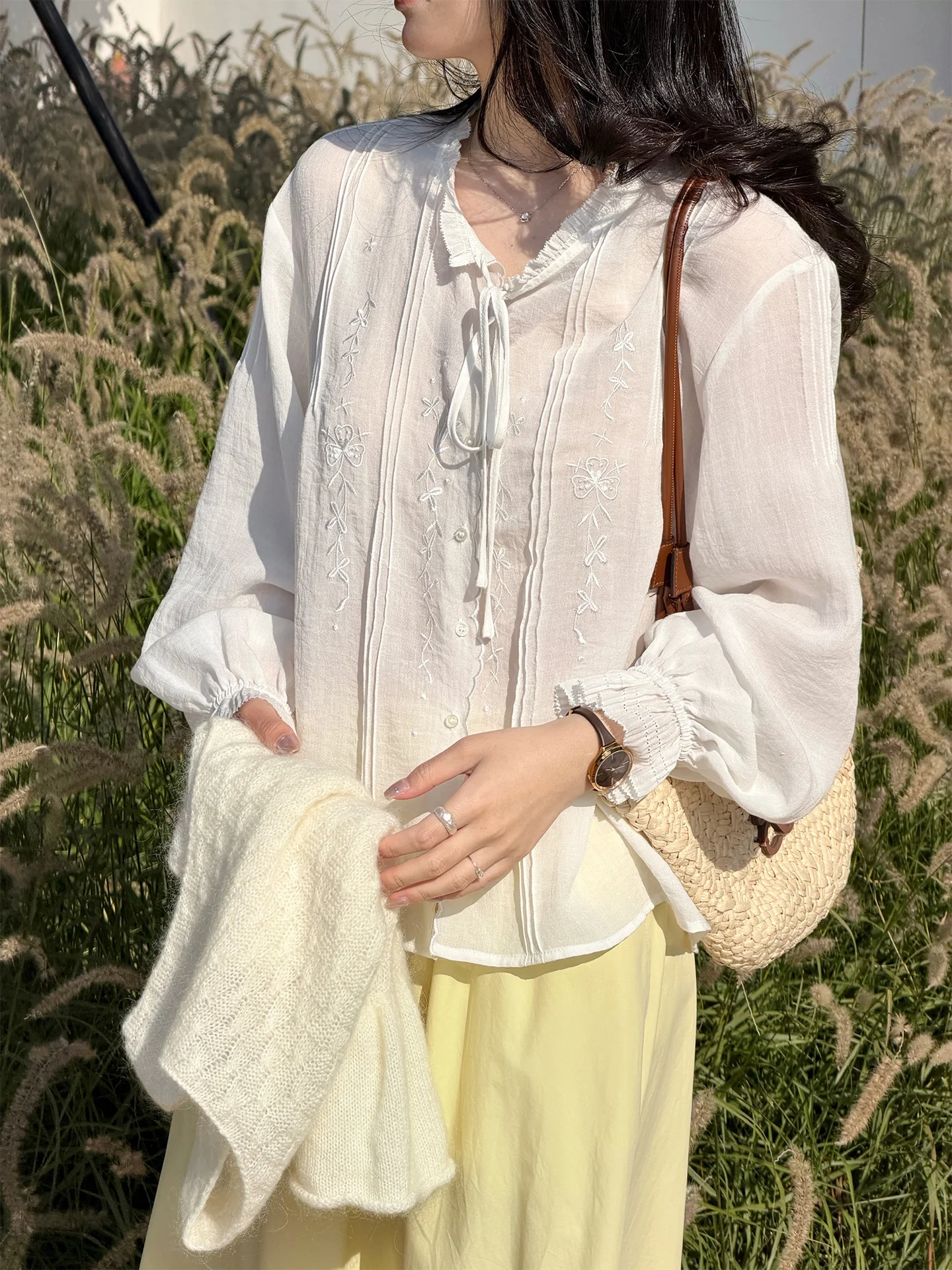 Легкая дышащая женская рубашка Ramesse Bellflower Whisper с длинным рукавом и вышивкой, весенняя, в винтажном стиле, свободного кроя, из марлевой ткани
Легкая дышащая женская рубашка Ramesse Bellflower Whisper с длинным рукавом и вышивкой, весенняя, в винтажном стиле, свободного кроя, из марлевой ткани