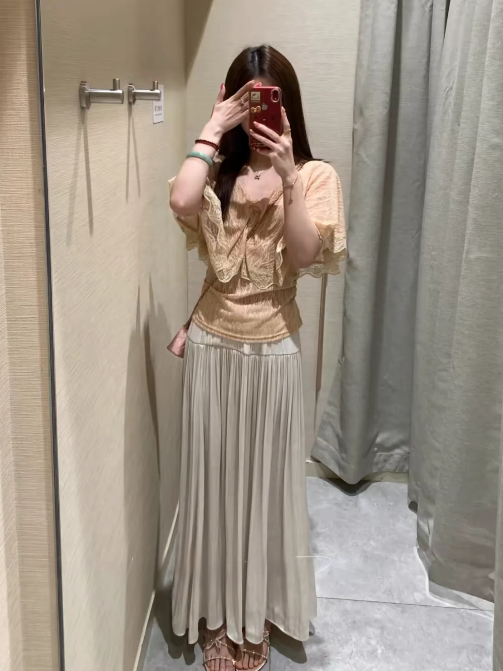 Slimming Lace Panel Short Sleeve Top And Flounce Skirt Two Piece Set Fashionable V Neck Pressed Pleats Drifting Half Body Skirt
Slimming Lace Panel Short Sleeve Top And Flounce Skirt Two Piece Set Fashionable V Neck Pressed Pleats Drifting Half Body Skirt