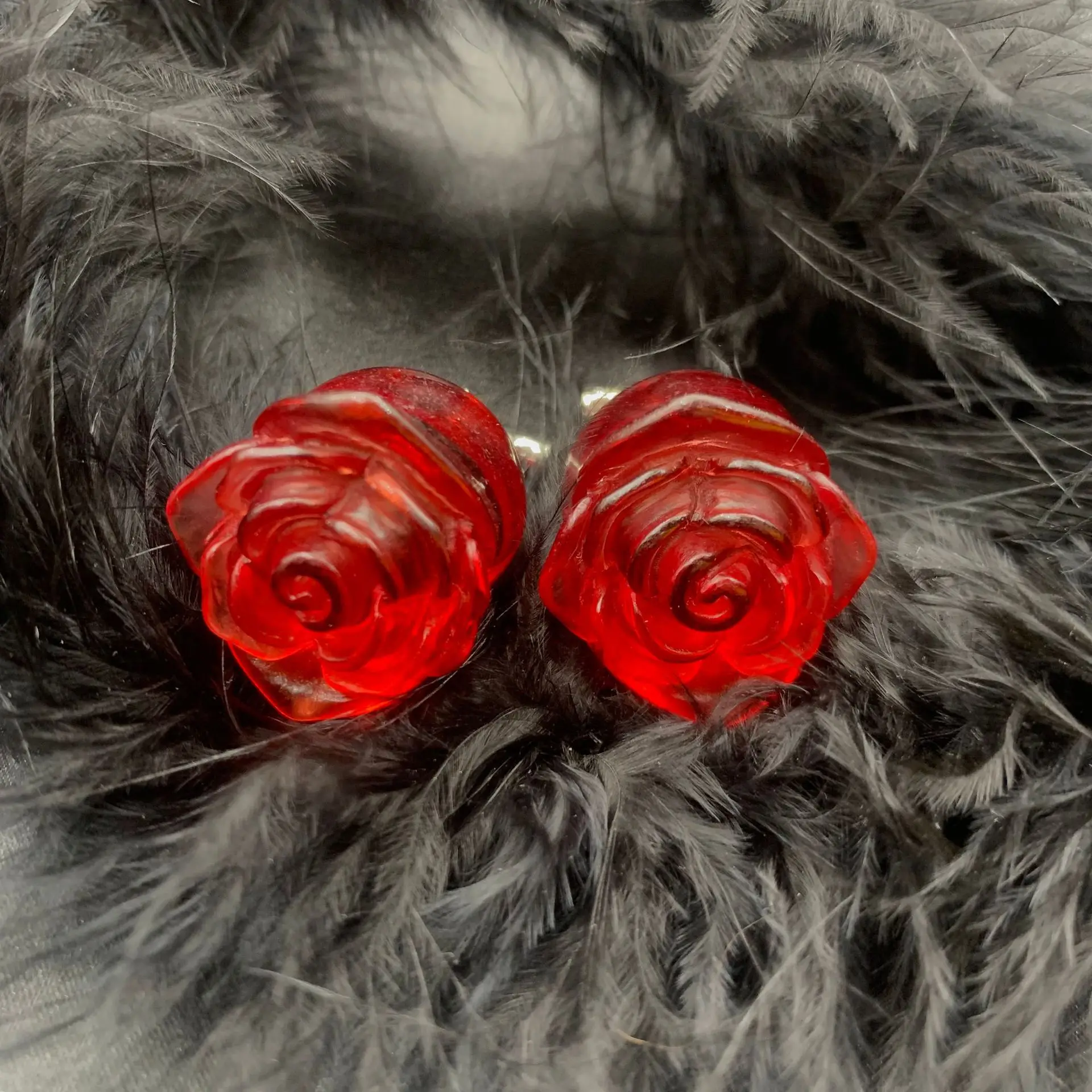 Винтажный красный цветок розы из смолы, универсальный, милый, элегантный, легкий, роскошный дизайнерский комплект
Винтажный красный цветок розы из смолы, универсальный, милый, элегантный, легкий, роскошный дизайнерский комплект