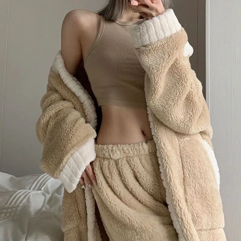 Coral Fleece Women's Pajamas, Autumn and Winter, Extra Fleece and Thickened for Warmth, Long Pants, Two-piece Home Wear Set
Coral Fleece Women's Pajamas, Autumn and Winter, Extra Fleece and Thickened for Warmth, Long Pants, Two-piece Home Wear Set