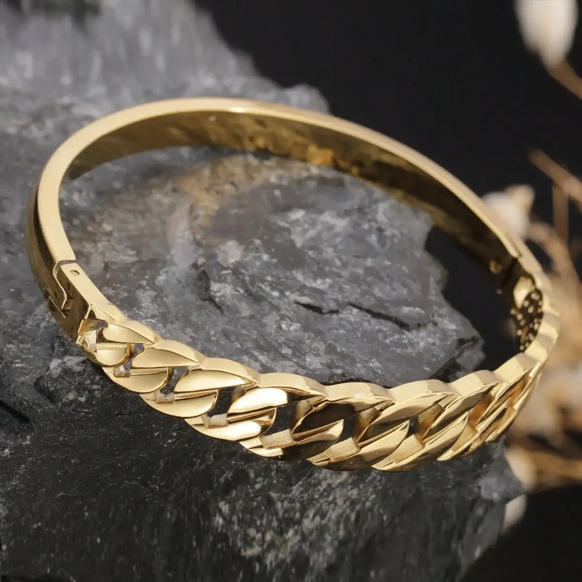 1pc Stainless Steel 18K Gold Color Cuff Bracelet, Vintage Smooth Asymmetrical Hollow Chain Design Accessories For Women
1pc Stainless Steel 18K Gold Color Cuff Bracelet, Vintage Smooth Asymmetrical Hollow Chain Design Accessories For Women