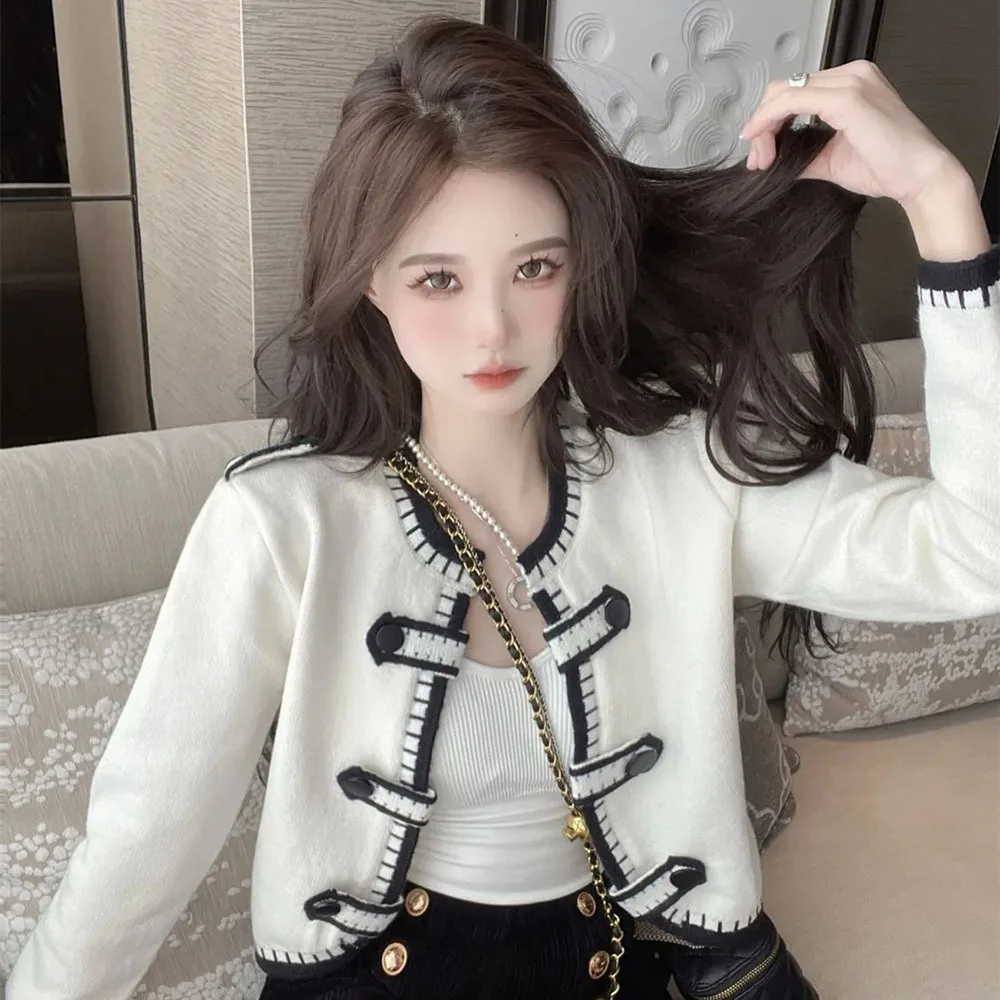 Sexy Versatile Trend Knitwear Tops Buttons Knitting Cardigan Women Autumn Winter O-neck Long Sleeve Fashion Sweater Solid Color
Sexy Versatile Trend Knitwear Tops Buttons Knitting Cardigan Women Autumn Winter O-neck Long Sleeve Fashion Sweater Solid Color