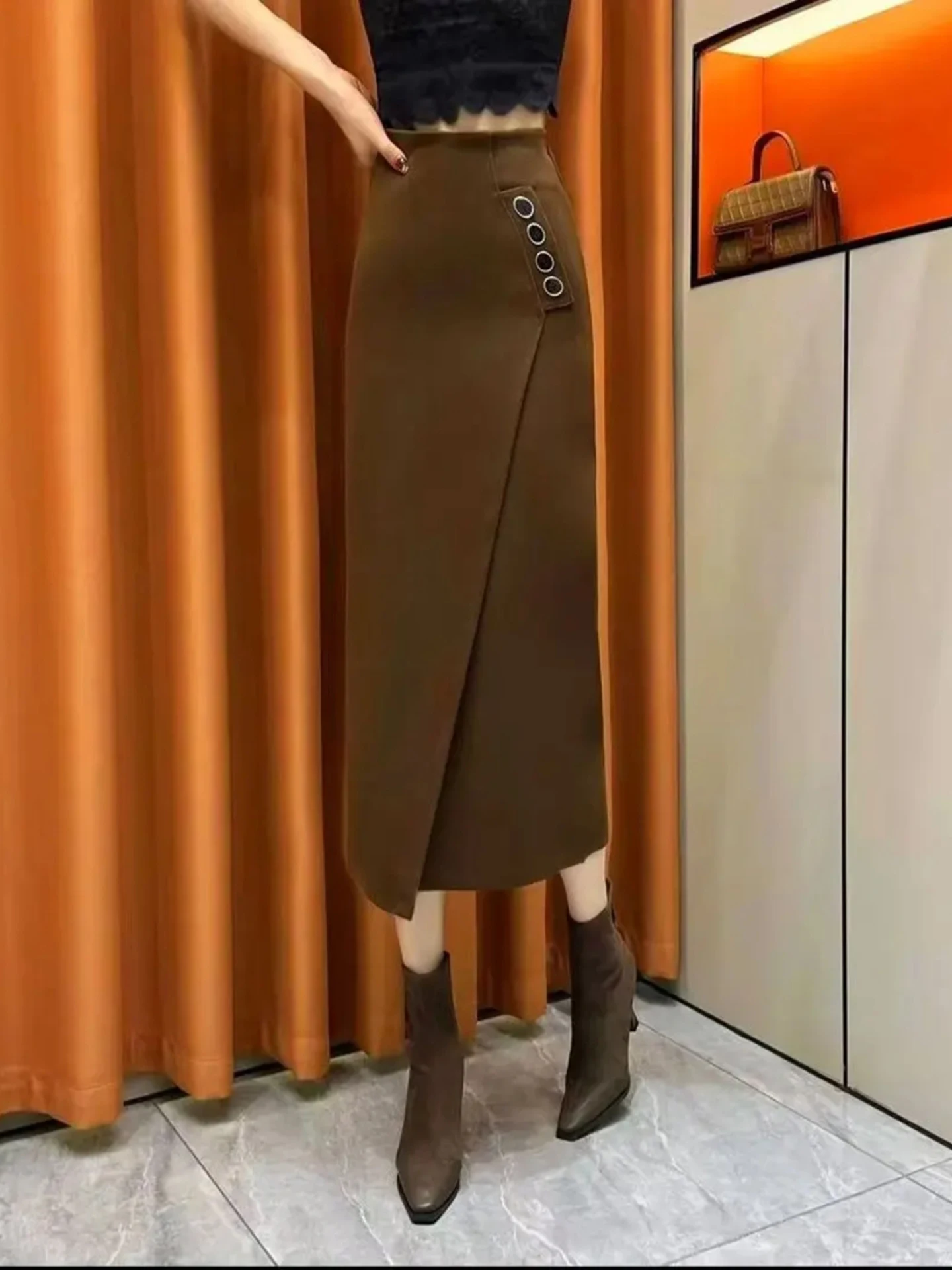 Новая осенне-зимняя асимметричная шерстяная юбка миди с разрезом, прямая, с пуговицами, для офиса, элегантная, драпированная
Новая осенне-зимняя асимметричная шерстяная юбка миди с разрезом, прямая, с пуговицами, для офиса, элегантная, драпированная