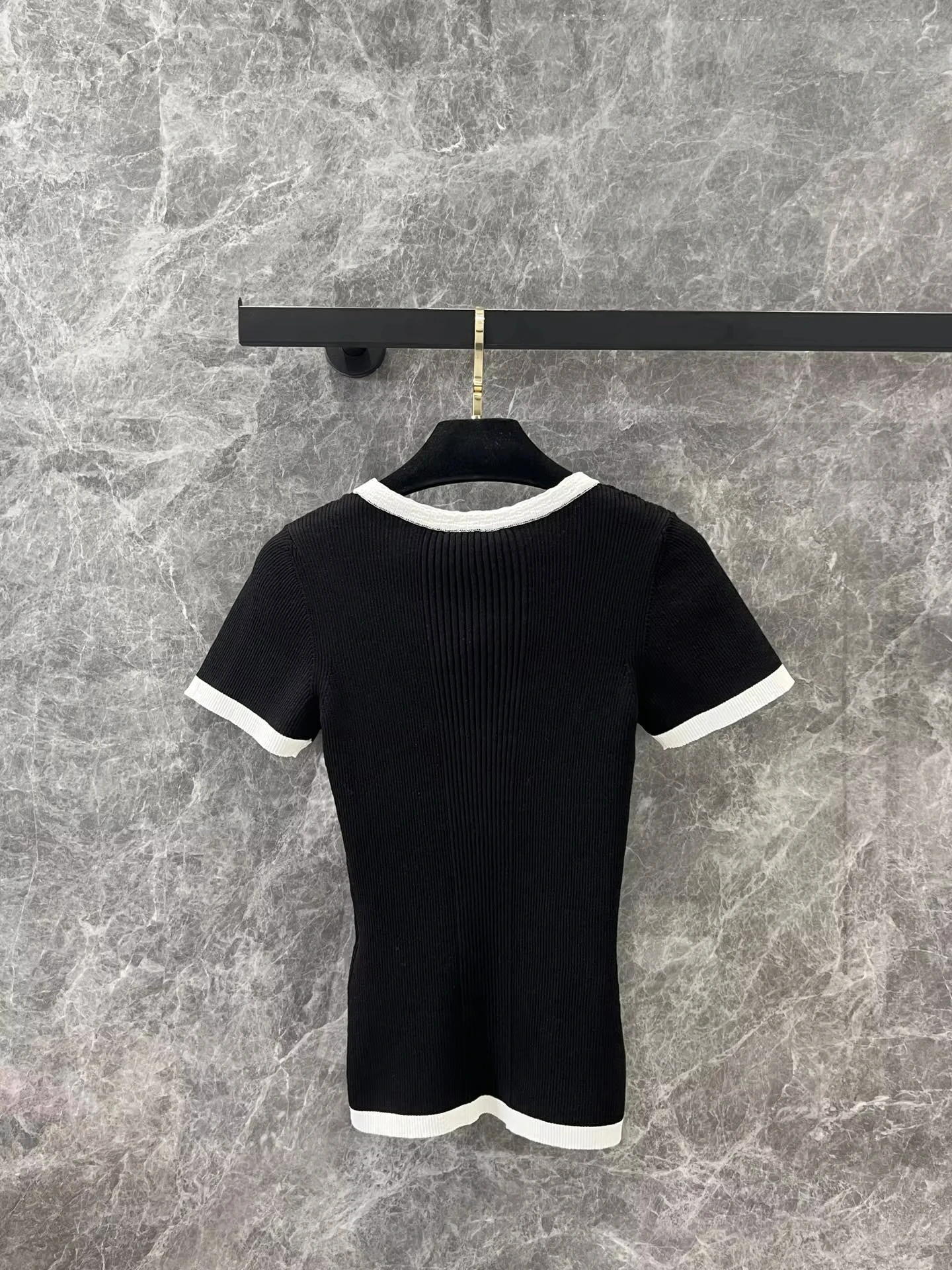 Designer Brand 2025 Spring And Summer New Micro-standard Short-sleeved Knitted Top
Designer Brand 2025 Spring And Summer New Micro-standard Short-sleeved Knitted Top