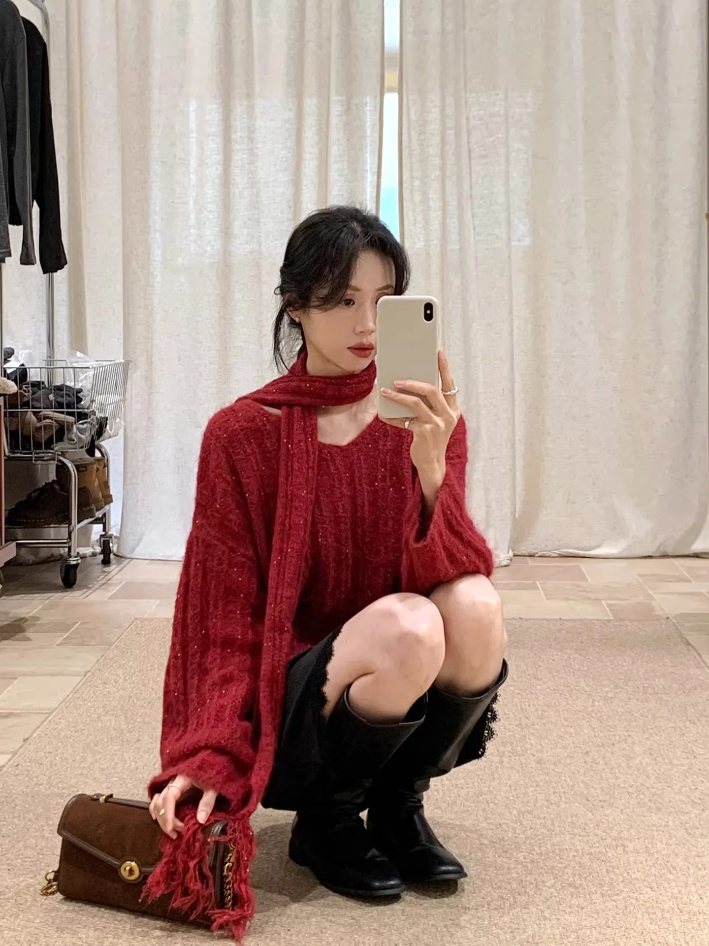 BRIIVN Korean Sle Women's Red Camel Hair Hollow out Sweater Ultra White Fine Sparkle Faionable Top for Autumn Winter
BRIIVN Korean Sle Women's Red Camel Hair Hollow out Sweater Ultra White Fine Sparkle Faionable Top for Autumn Winter