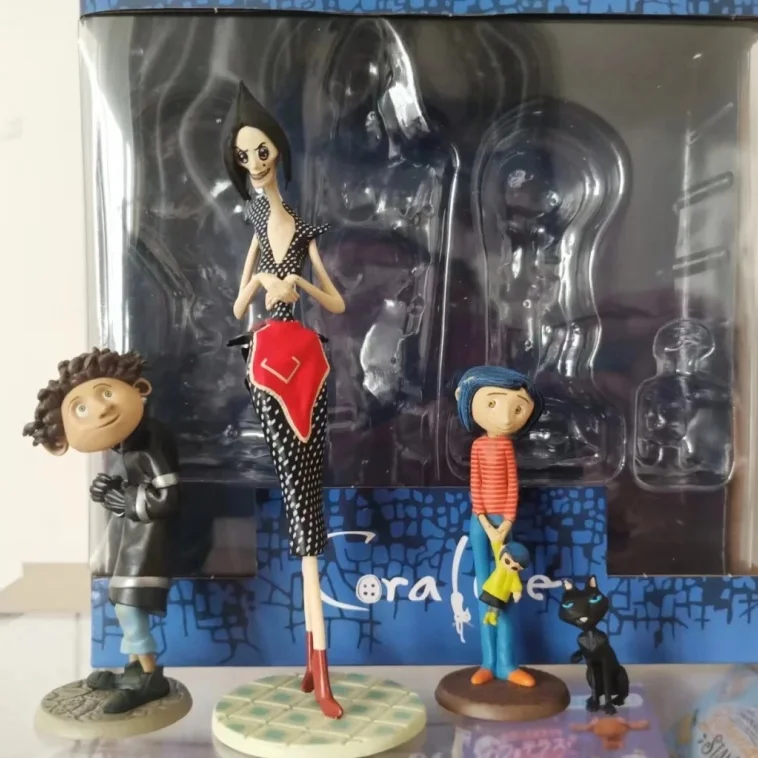 Новая модель 2025 года, 4 шт./компл., фигурка из фильма «Коралина», модель куклы, игрушки, 3-13 см, модель, новая модель
Новая модель 2025 года, 4 шт./компл., фигурка из фильма «Коралина», модель куклы, игрушки, 3-13 см, модель, новая модель